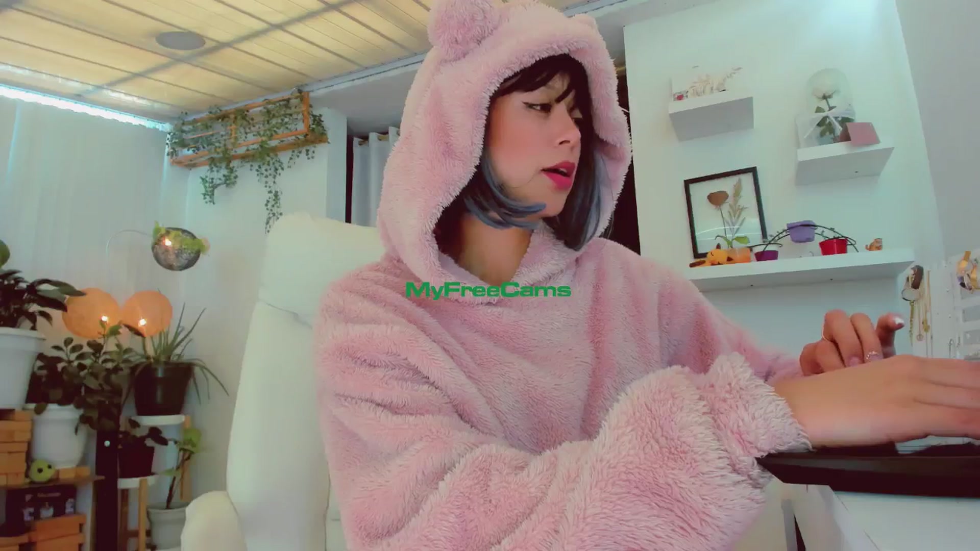 Gallery image thumbnail from AngelicRossy's myfreecams stream on, 07/09/2024, 19:01 image 12 of 20