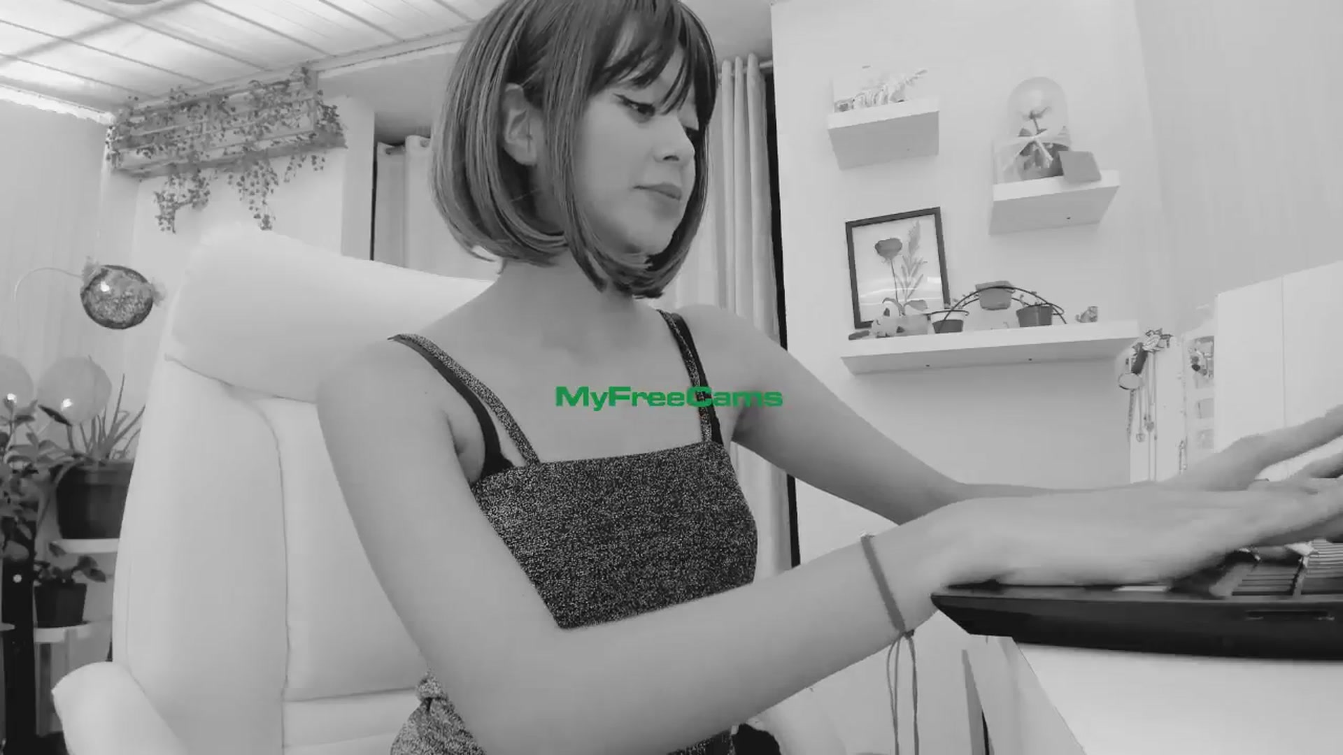 Gallery image thumbnail from AngelicRossy's myfreecams stream on, 07/10/2024, 17:18 image 5 of 20