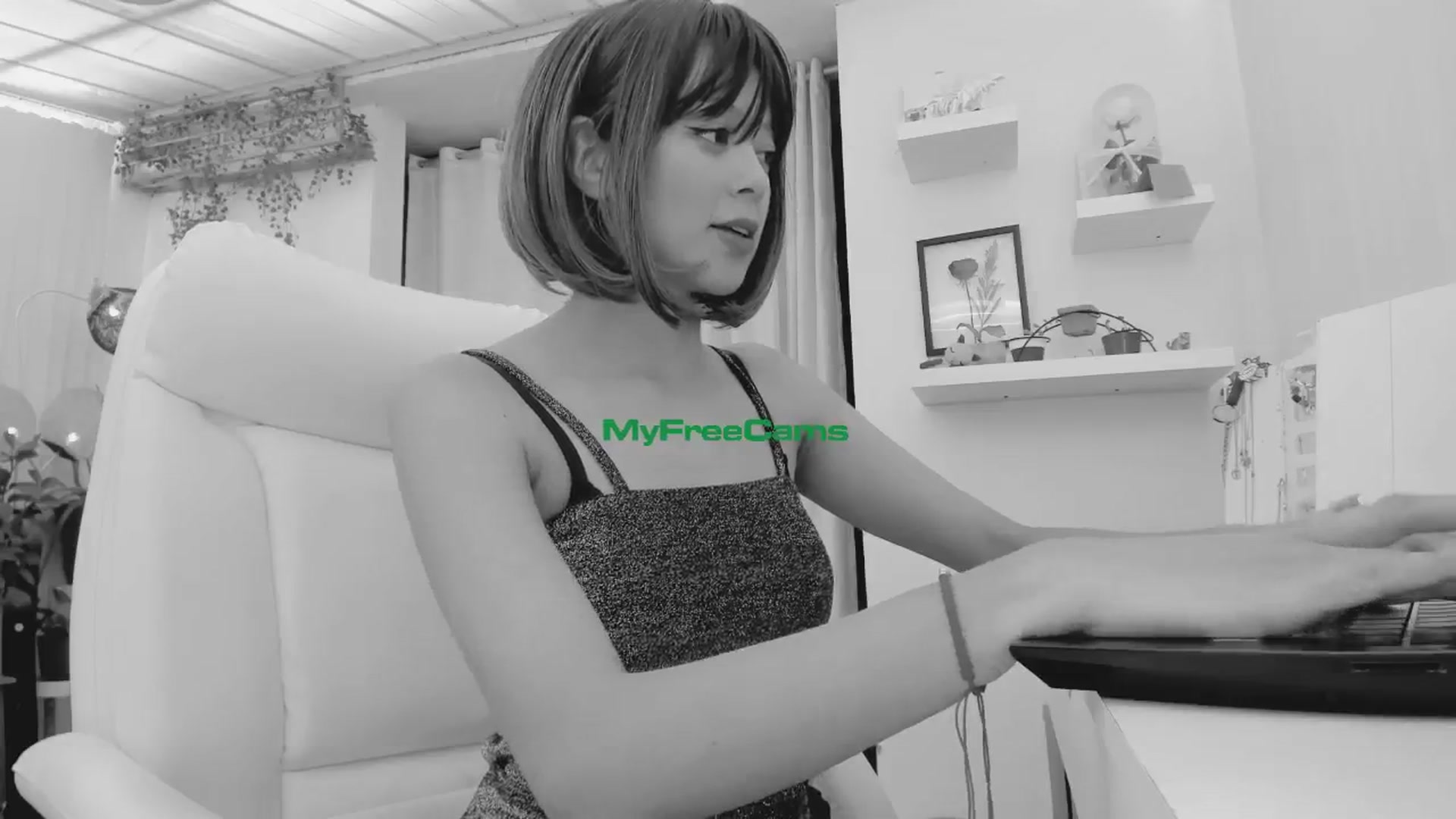 Gallery image thumbnail from AngelicRossy's myfreecams stream on, 07/10/2024, 17:18 image 3 of 20