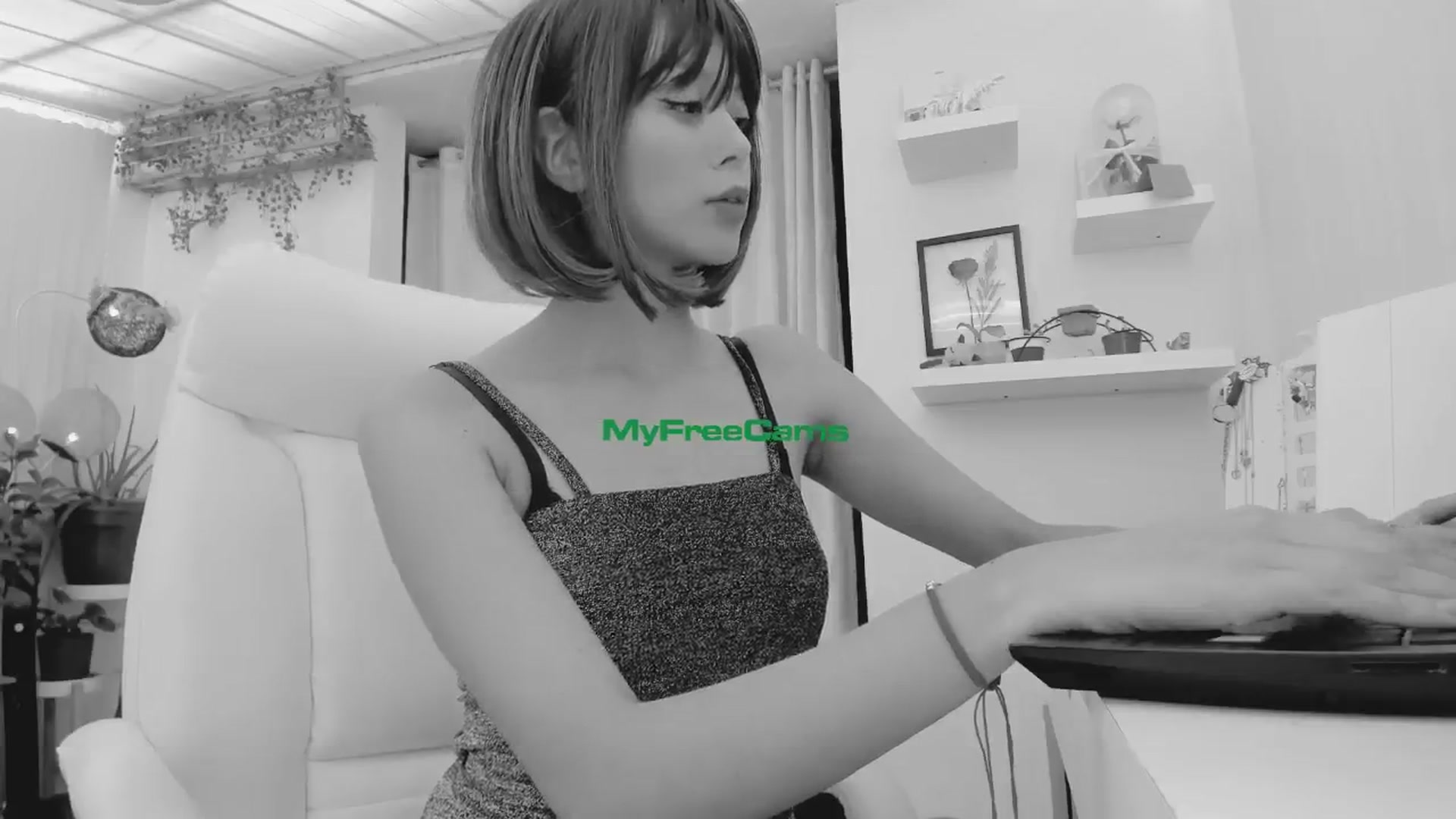 Gallery image thumbnail from AngelicRossy's myfreecams stream on, 07/10/2024, 17:18 image 4 of 20
