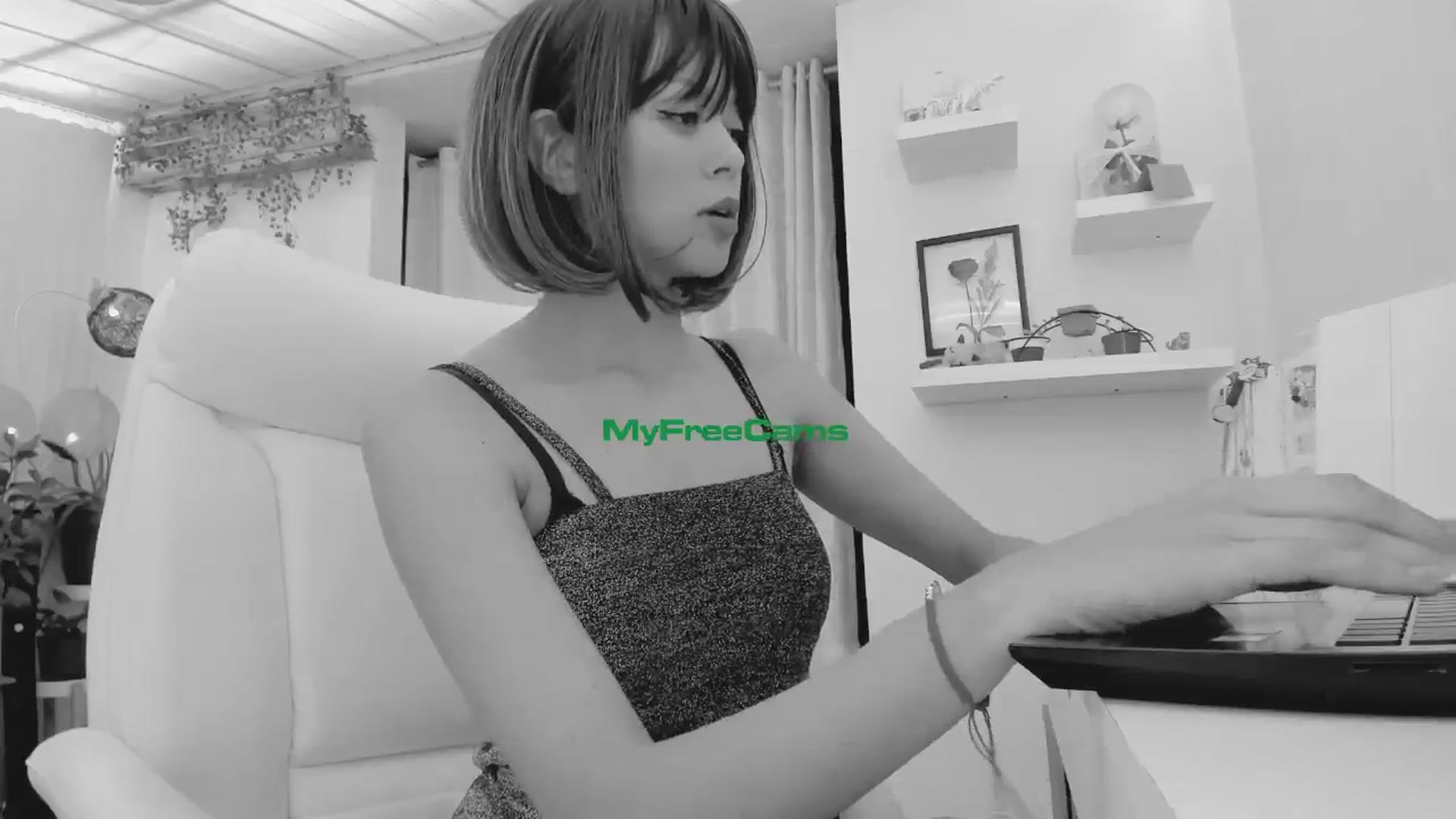 Gallery image thumbnail from AngelicRossy's myfreecams stream on, 07/10/2024, 17:18 image 9 of 20