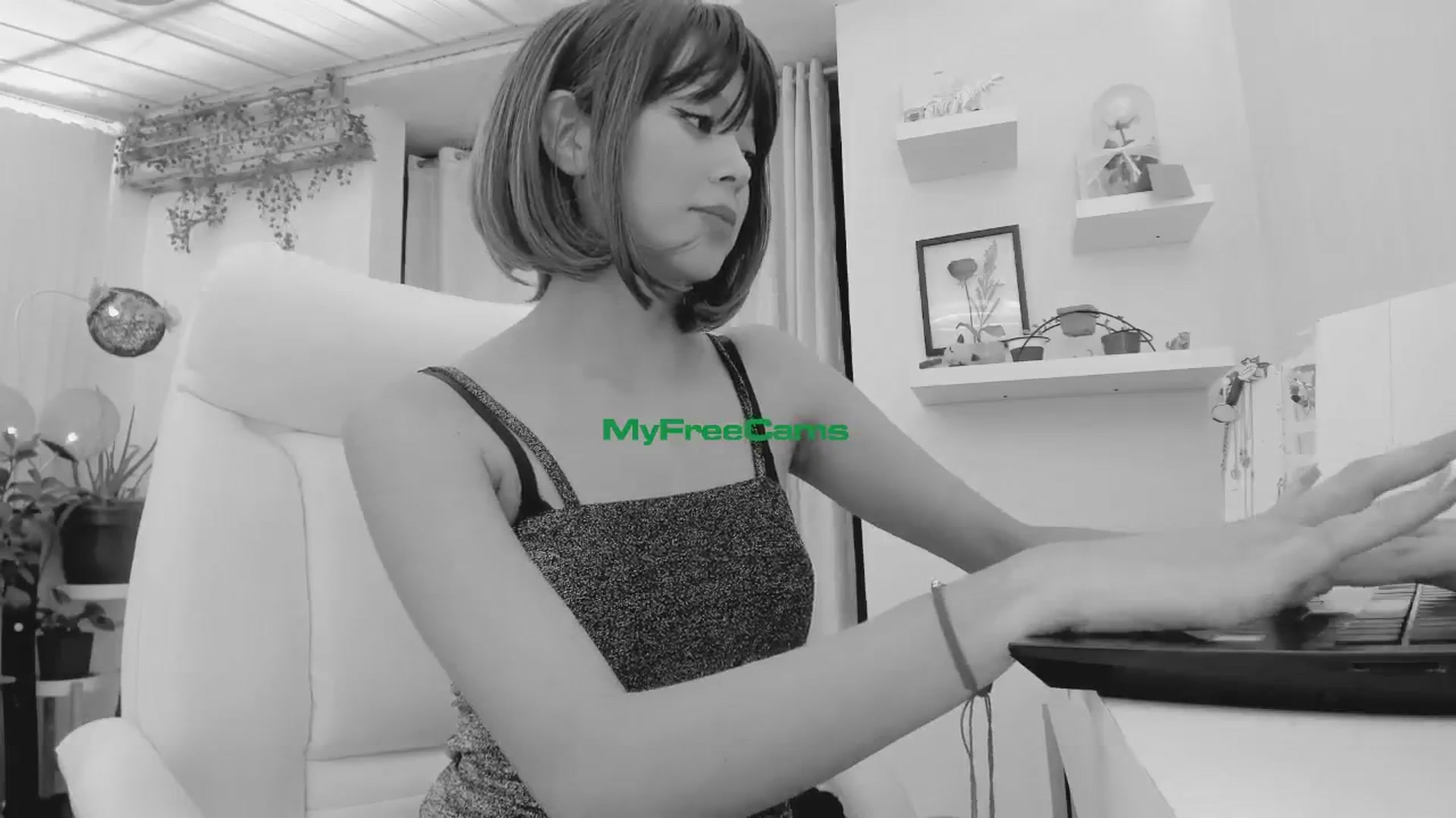 Gallery image thumbnail from AngelicRossy's myfreecams stream on, 07/10/2024, 17:18 image 6 of 20