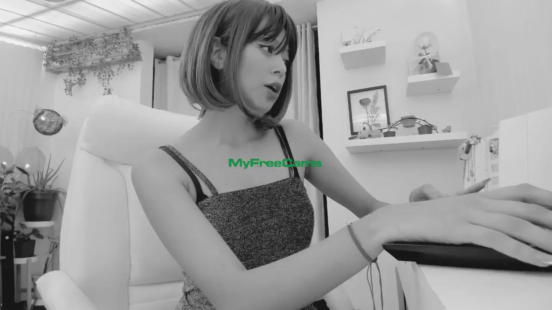 Gallery image thumbnail from AngelicRossy's myfreecams stream on, 07/10/2024, 17:18 image 1 of 20