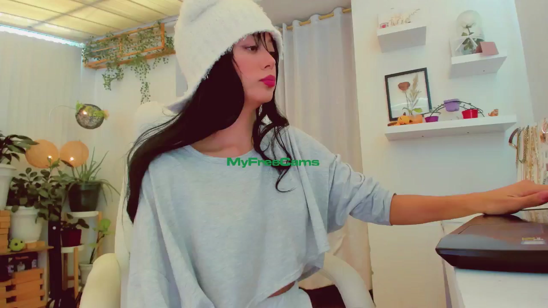 Gallery image thumbnail from AngelicRossy's myfreecams stream on, 07/12/2024, 18:43 image 6 of 20