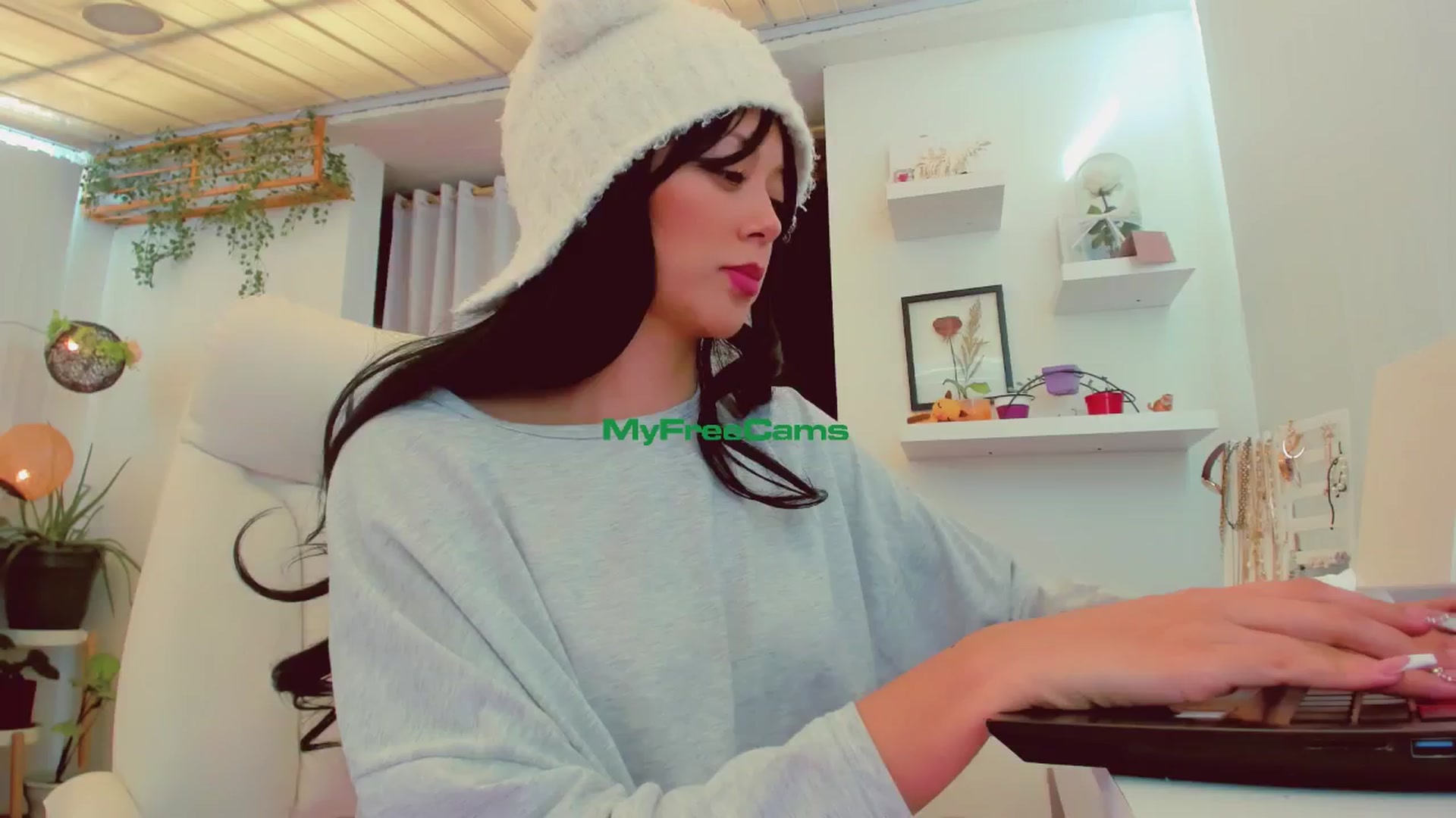 Gallery image thumbnail from AngelicRossy's myfreecams stream on, 07/12/2024, 20:32 image 1 of 20