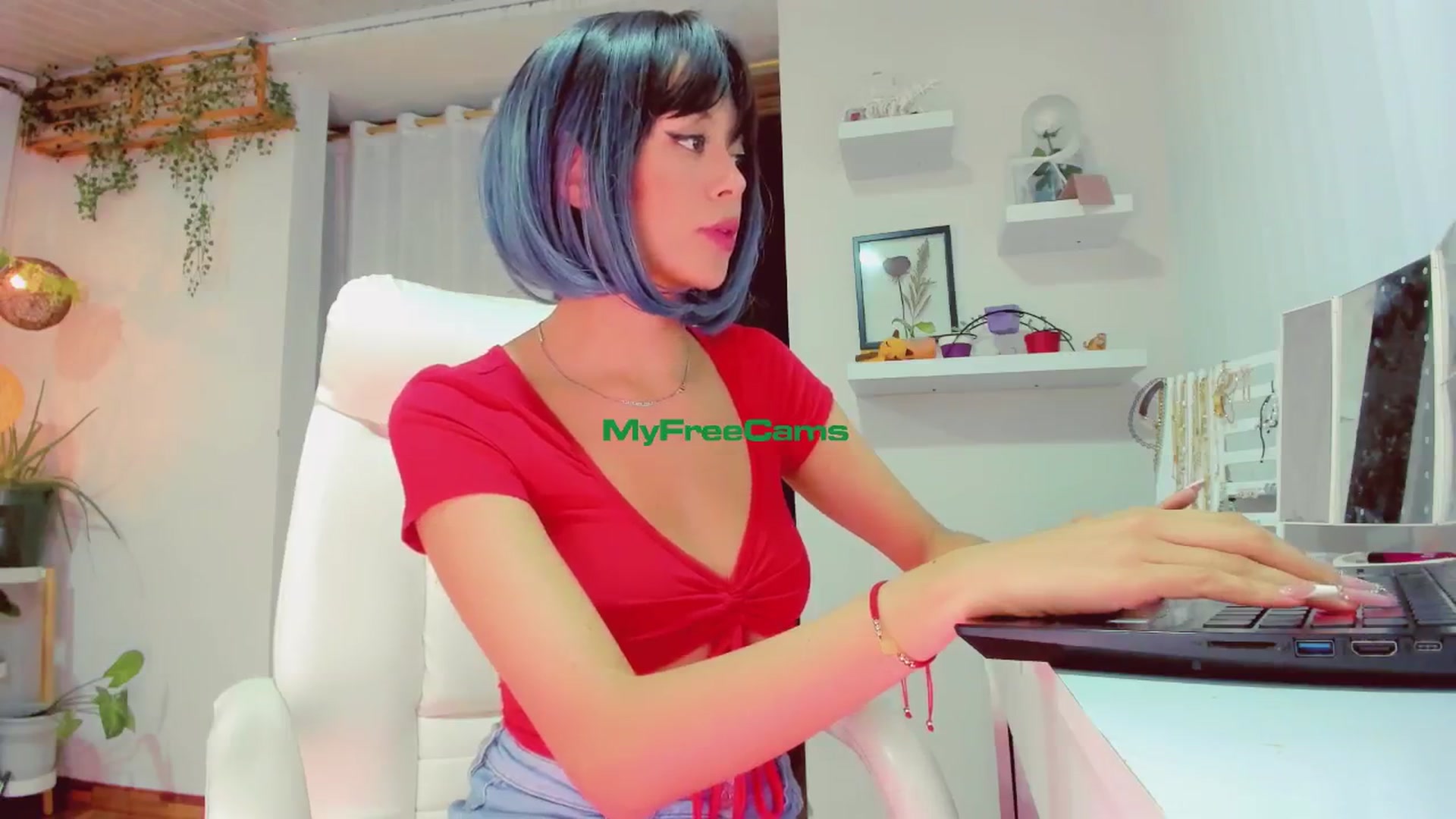 Gallery image thumbnail from AngelicRossy's myfreecams stream on, 07/16/2024, 02:20 image 7 of 20