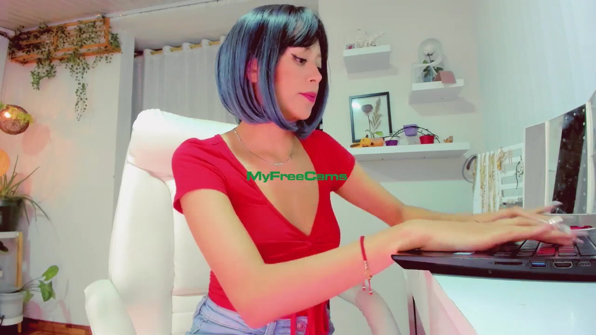 Gallery image thumbnail from AngelicRossy's myfreecams stream on, 07/16/2024, 02:20 image 17 of 20