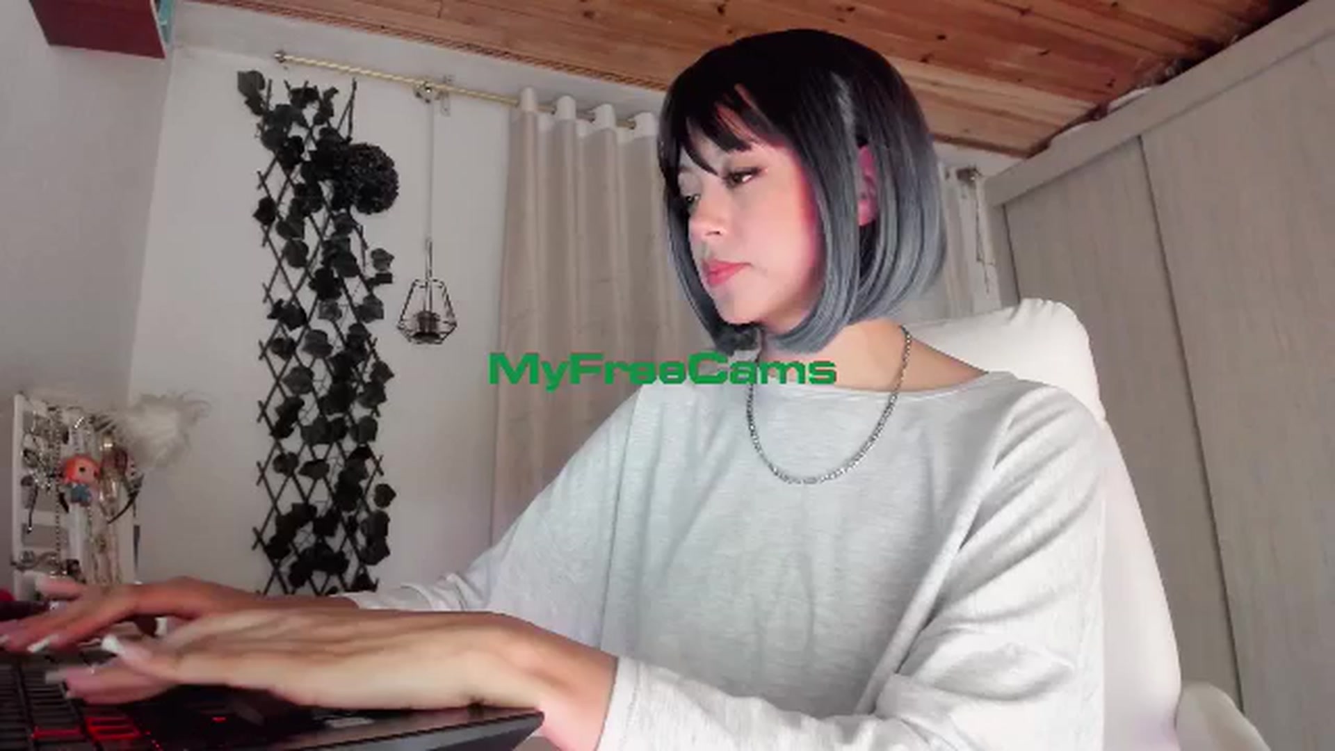 Gallery image thumbnail from AngelicRossy's myfreecams stream on, 10/23/2024, 24:00 image 17 of 20