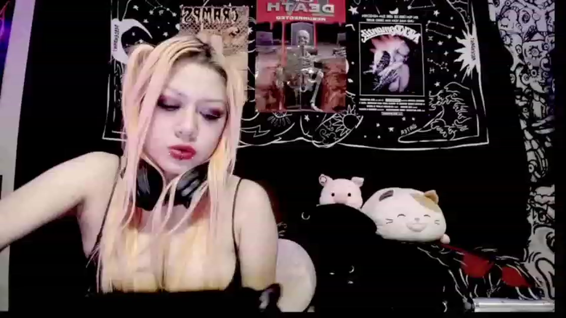 Gallery image thumbnail from AngelicaPckls's myfreecams stream on, 12/25/2022, 12:08 image 19 of 20