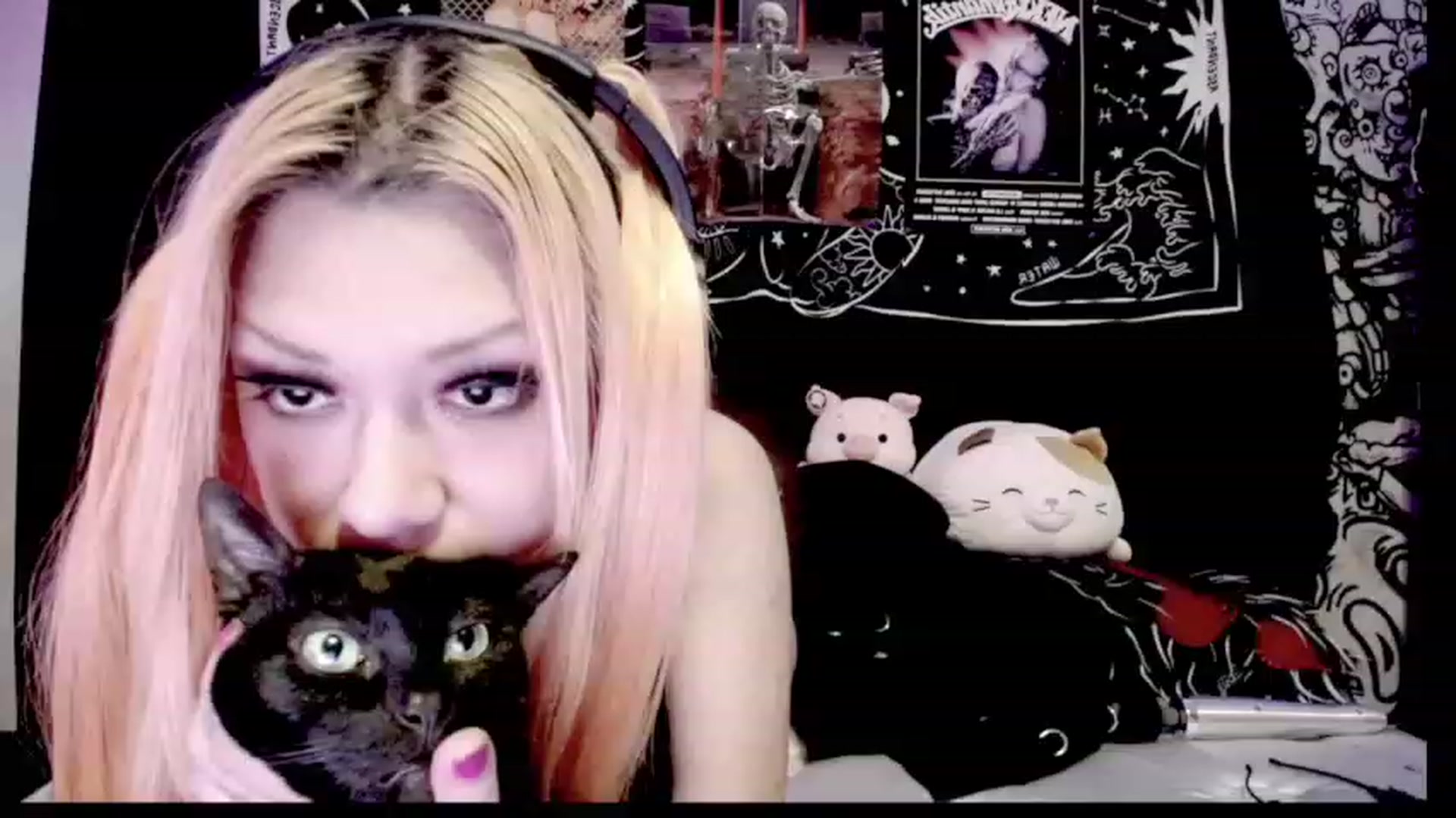 Gallery image thumbnail from AngelicaPckls's myfreecams stream on, 12/25/2022, 12:08 image 13 of 20
