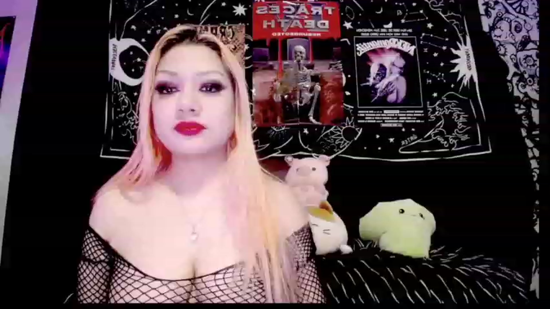 Gallery image thumbnail from AngelicaPckls's myfreecams stream on, 12/25/2022, 23:26 image 7 of 20