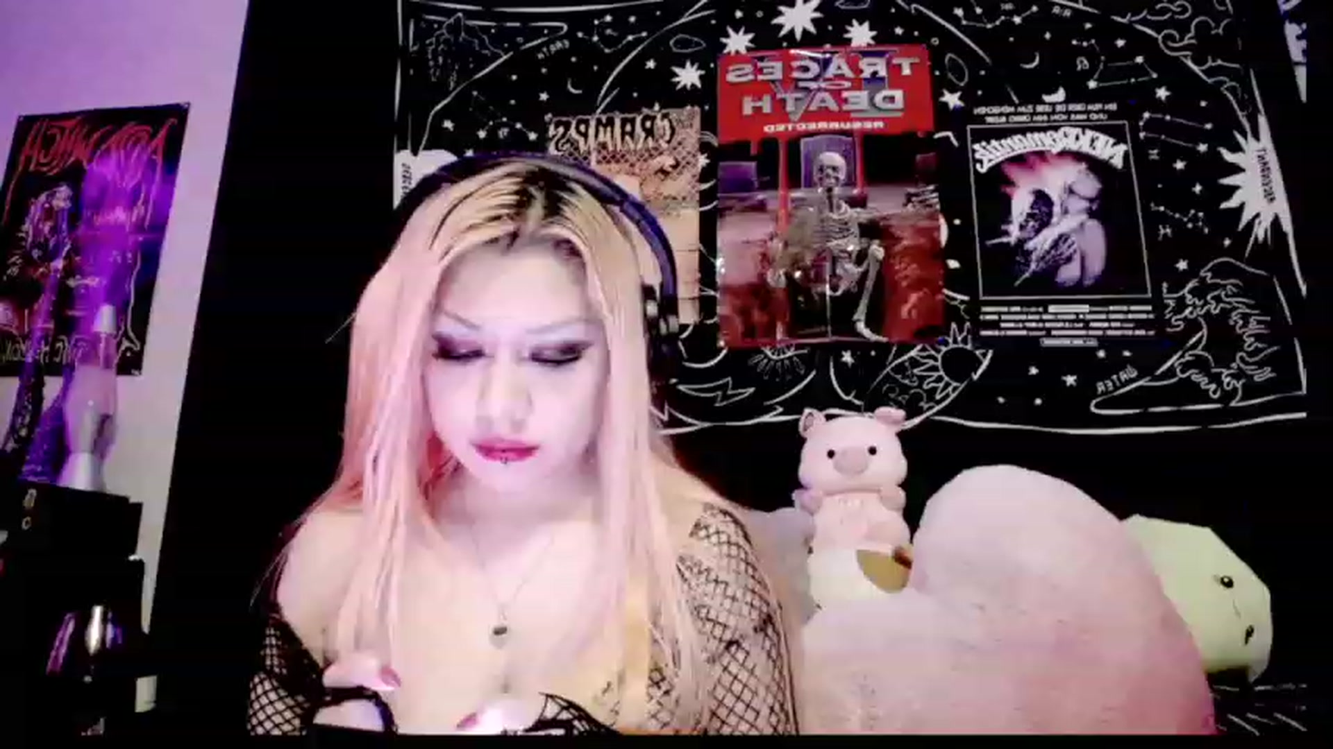 Gallery image thumbnail from AngelicaPckls's myfreecams stream on, 12/26/2022, 05:31 image 6 of 20