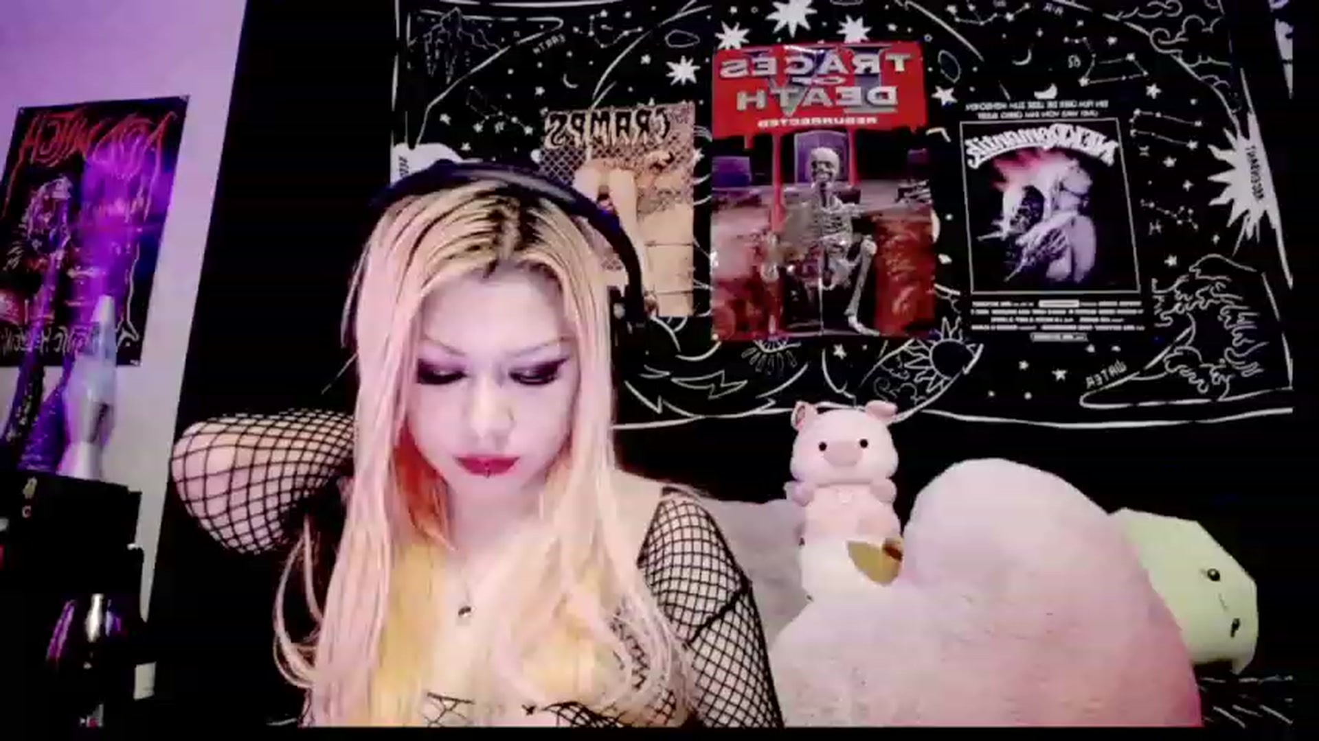 Gallery image thumbnail from AngelicaPckls's myfreecams stream on, 12/26/2022, 05:31 image 4 of 20