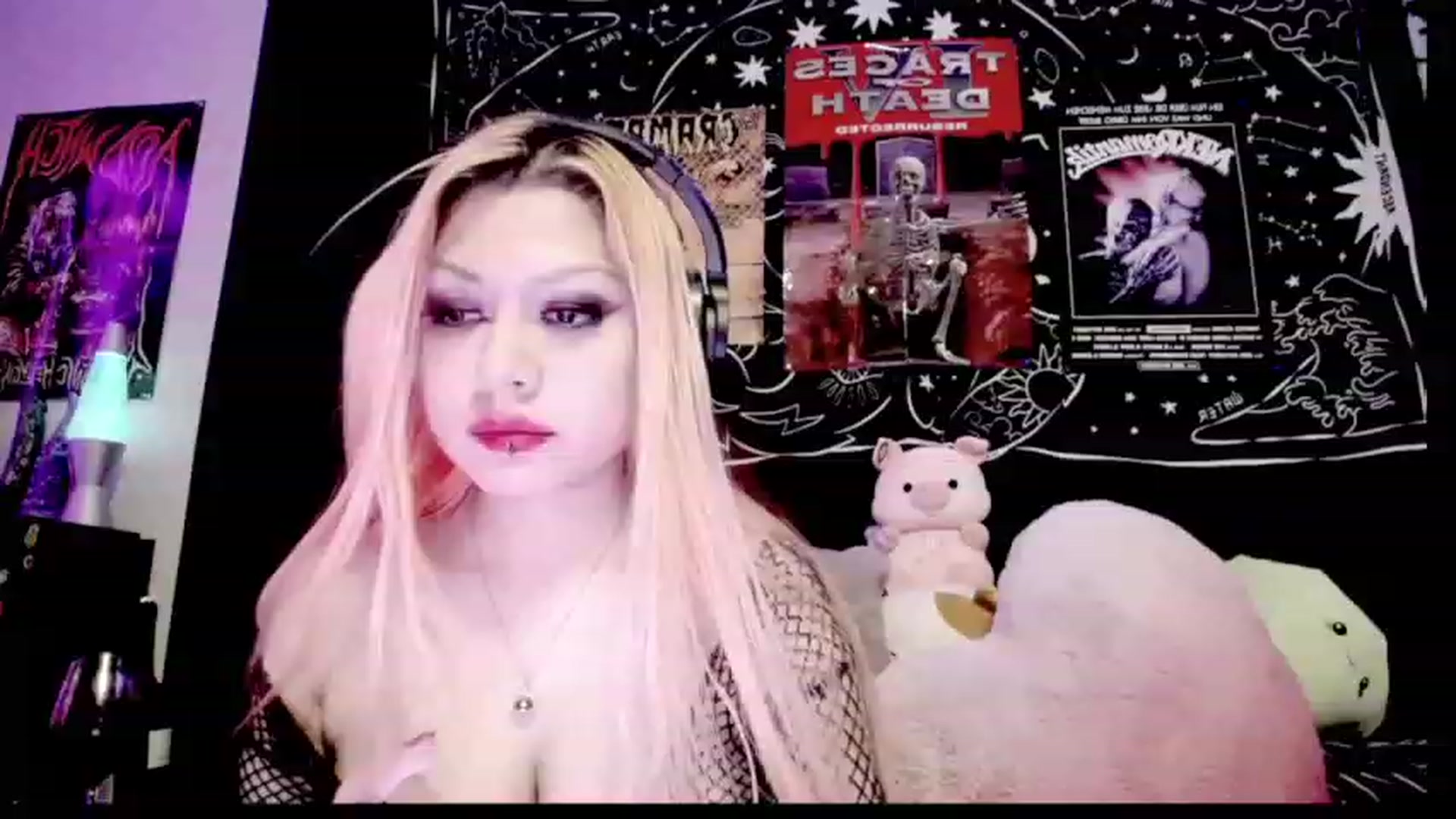 Gallery image thumbnail from AngelicaPckls's myfreecams stream on, 12/26/2022, 05:31 image 5 of 20