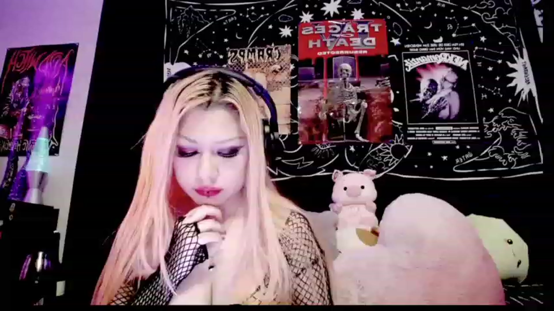 Gallery image thumbnail from AngelicaPckls's myfreecams stream on, 12/26/2022, 05:31 image 7 of 20