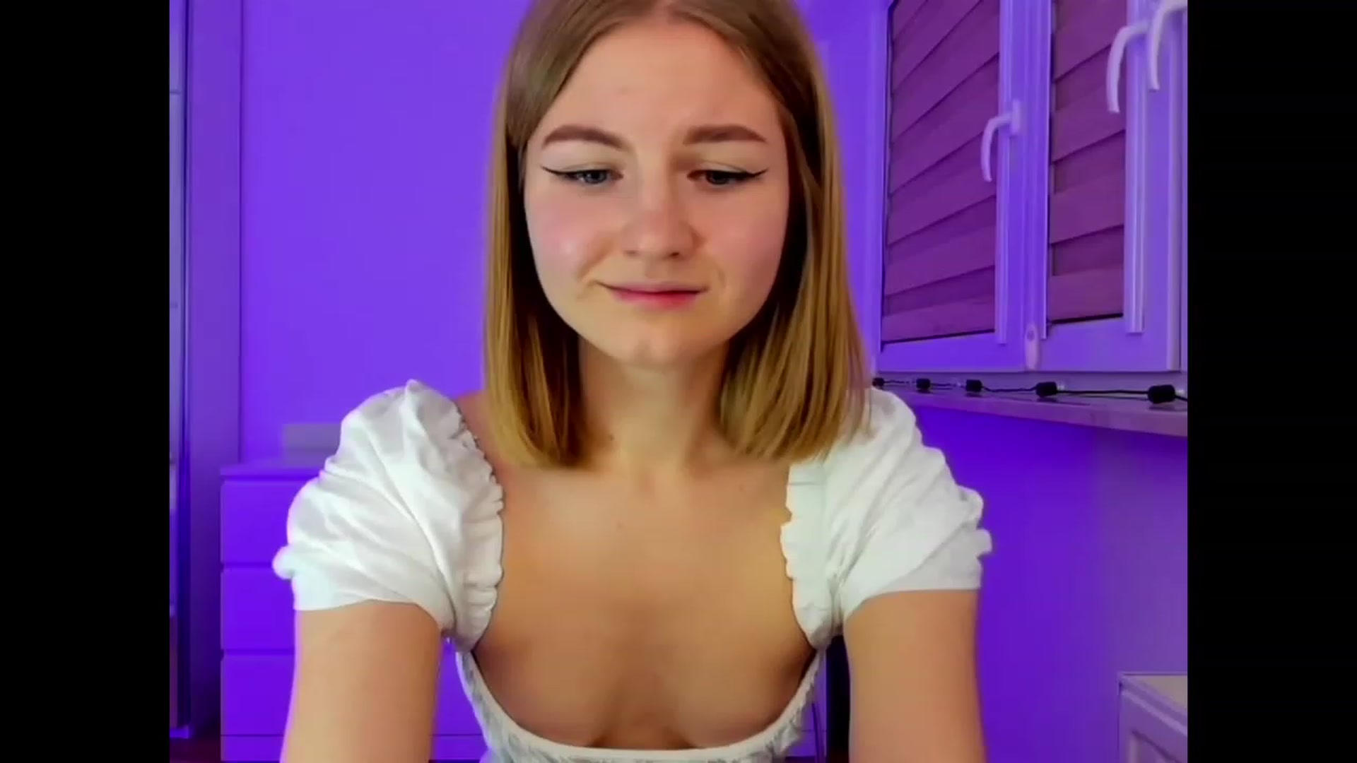 Gallery image thumbnail from Angelicfame's myfreecams stream on, 11/20/2022, 21:03 image 17 of 20