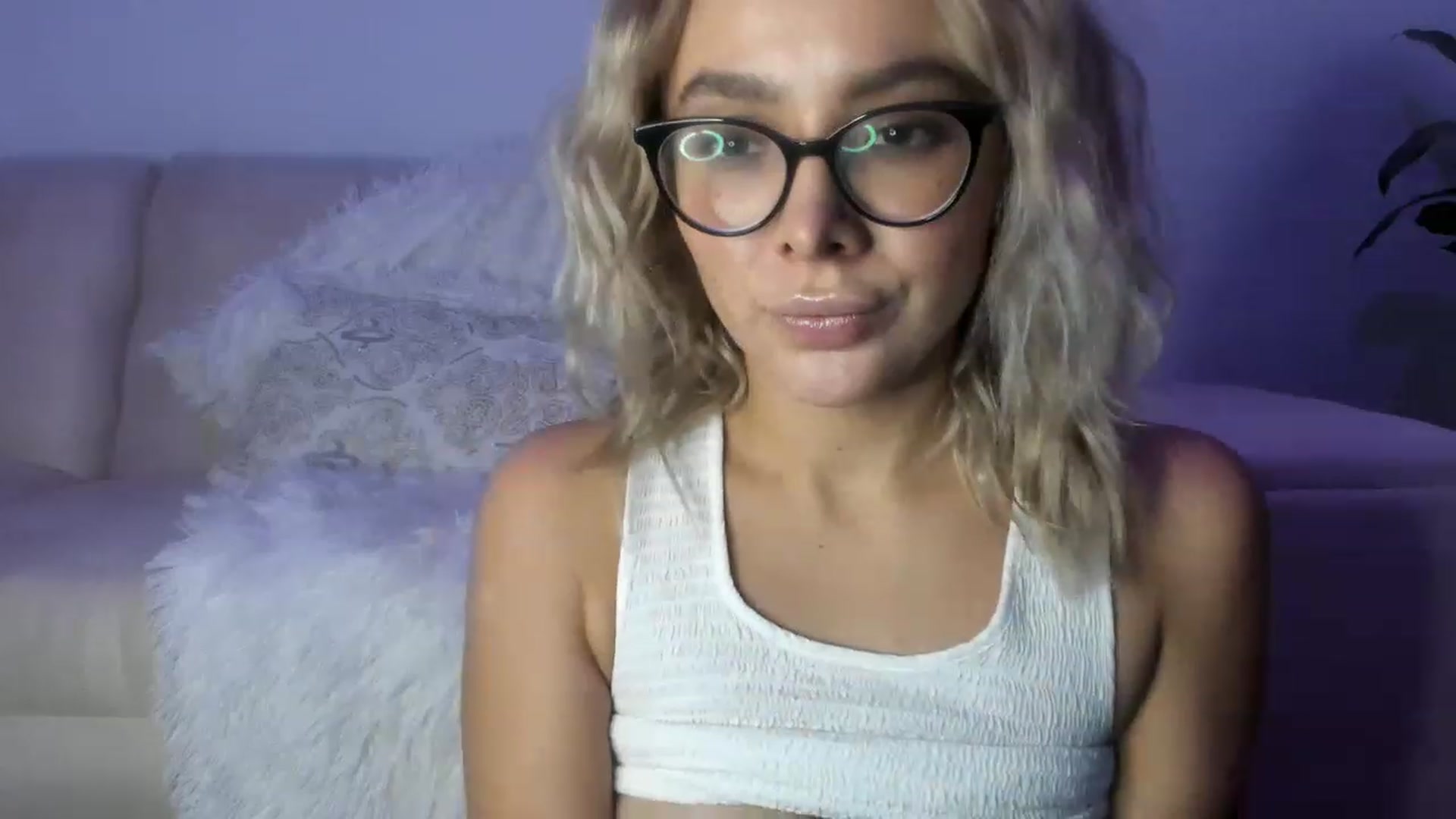 Gallery image thumbnail from Angelicvegaa's myfreecams stream on, 11/27/2022, 03:07 image 16 of 20