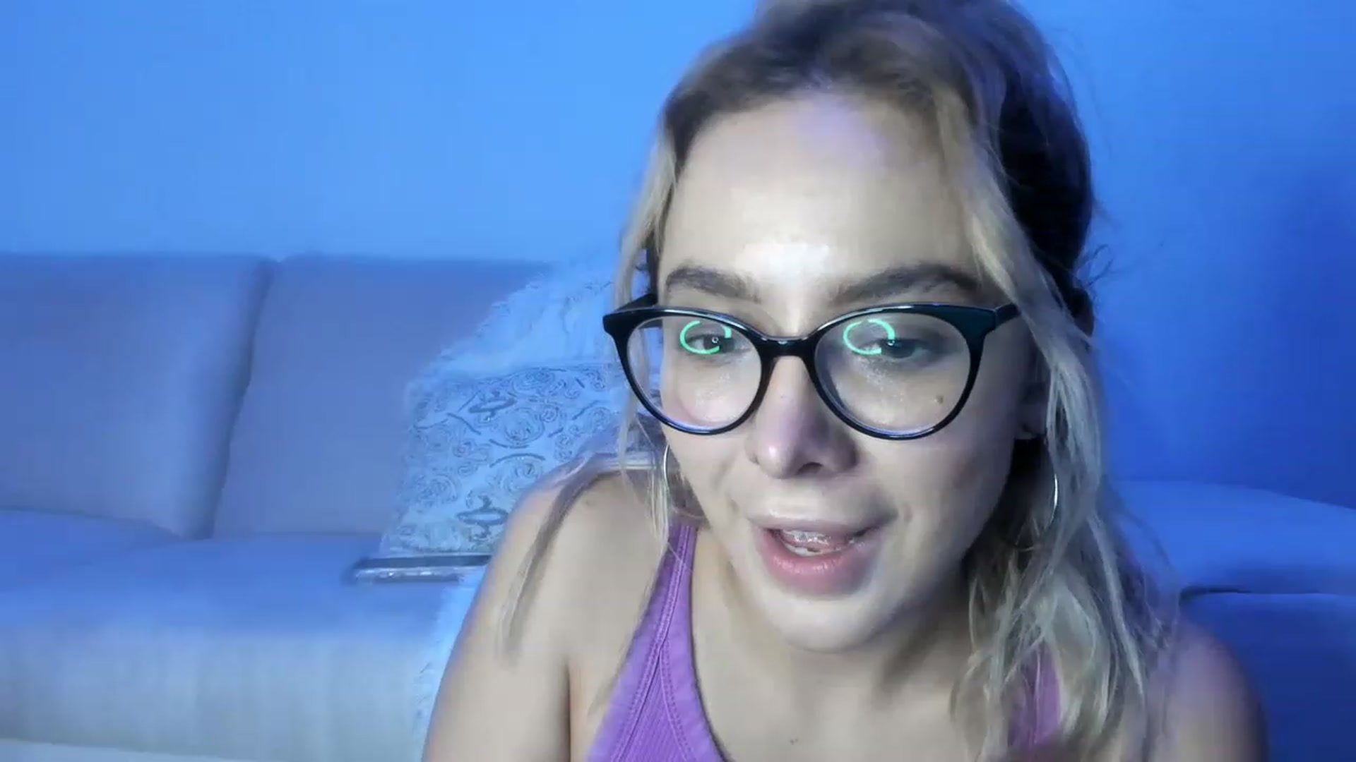 Gallery image thumbnail from Angelicvegaa's myfreecams stream on, 11/28/2022, 24:10 image 10 of 20