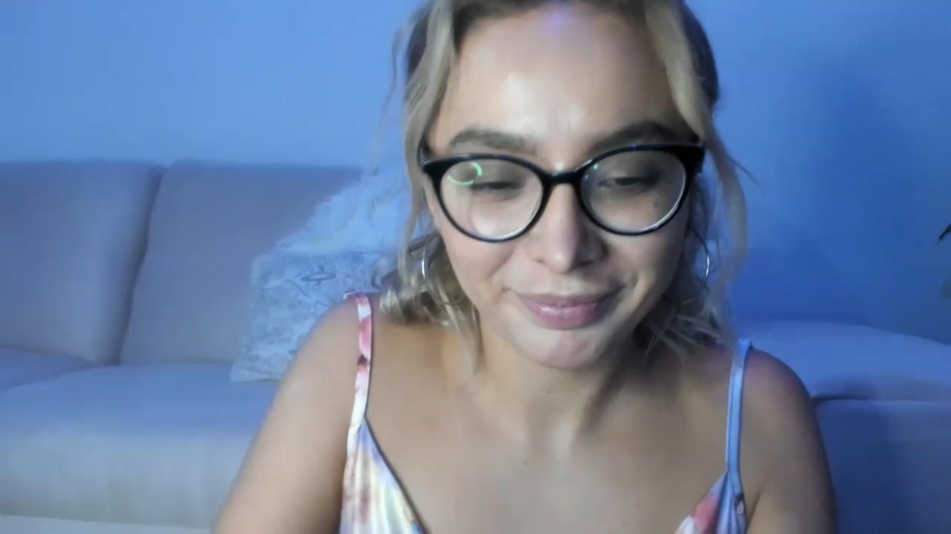 Gallery image thumbnail from Angelicvegaa's myfreecams stream on, 11/28/2022, 01:44 image 10 of 20