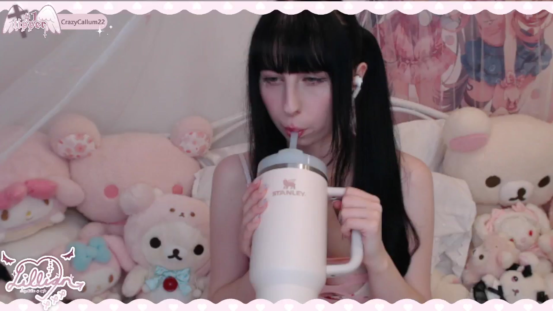 Gallery image thumbnail from Angelillic's myfreecams stream on, 06/04/2024, 01:23 image 1 of 20