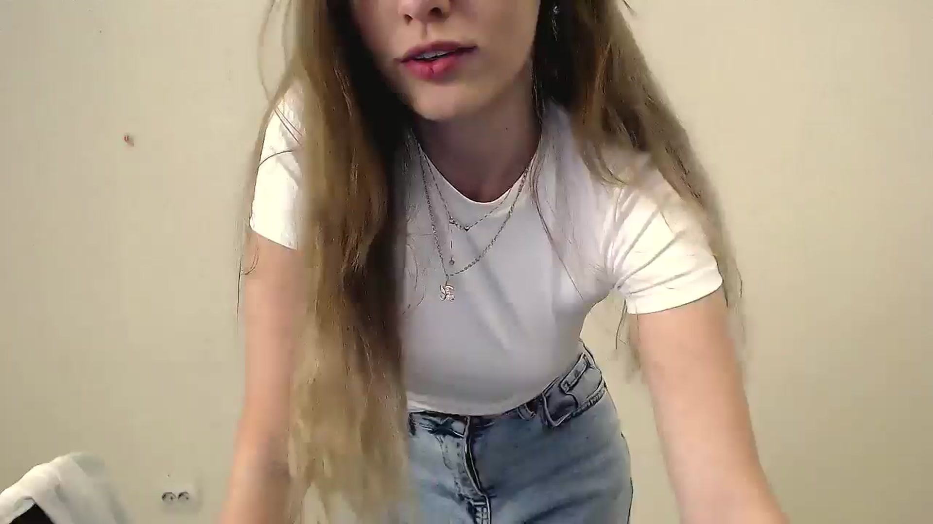 Gallery image thumbnail from Angelina_S_'s myfreecams stream on, 06/17/2025, 12:18 image 10 of 20