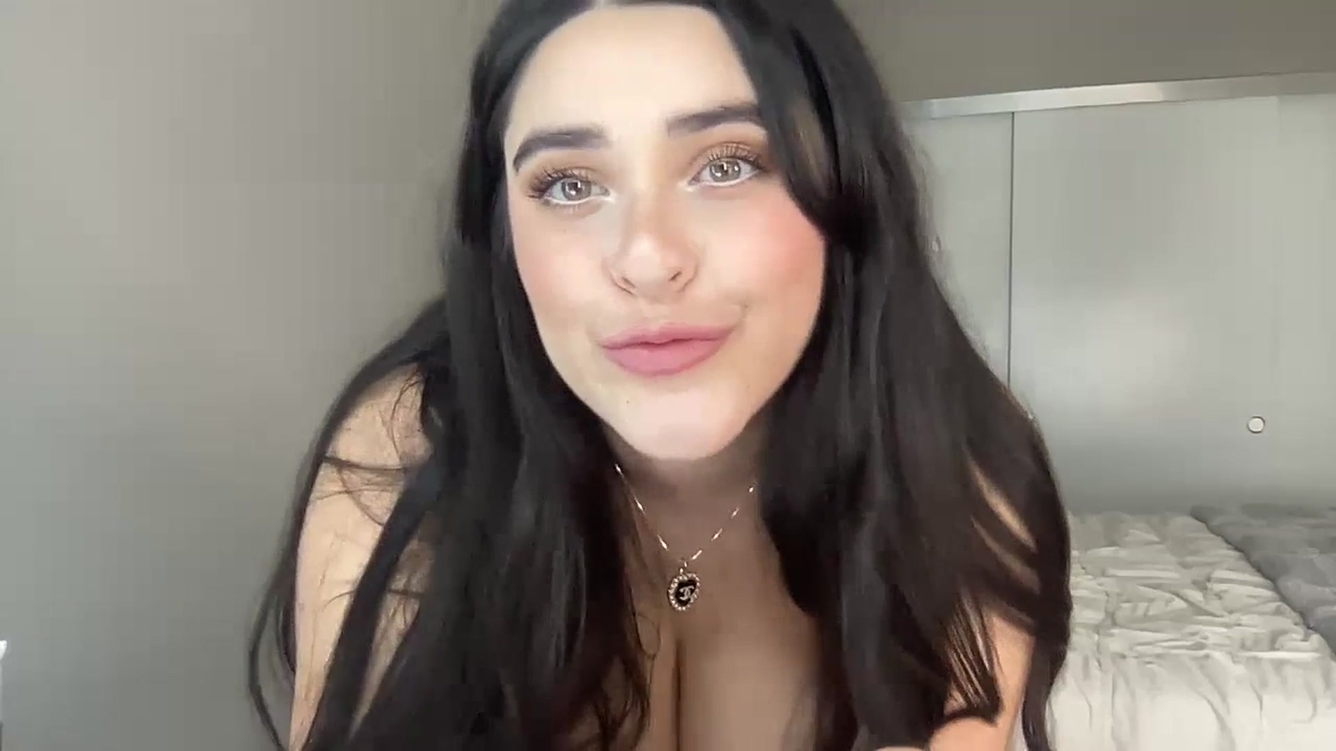Gallery image thumbnail from Angelique_G's myfreecams stream on, 07/10/2023, 21:11 image 20 of 20