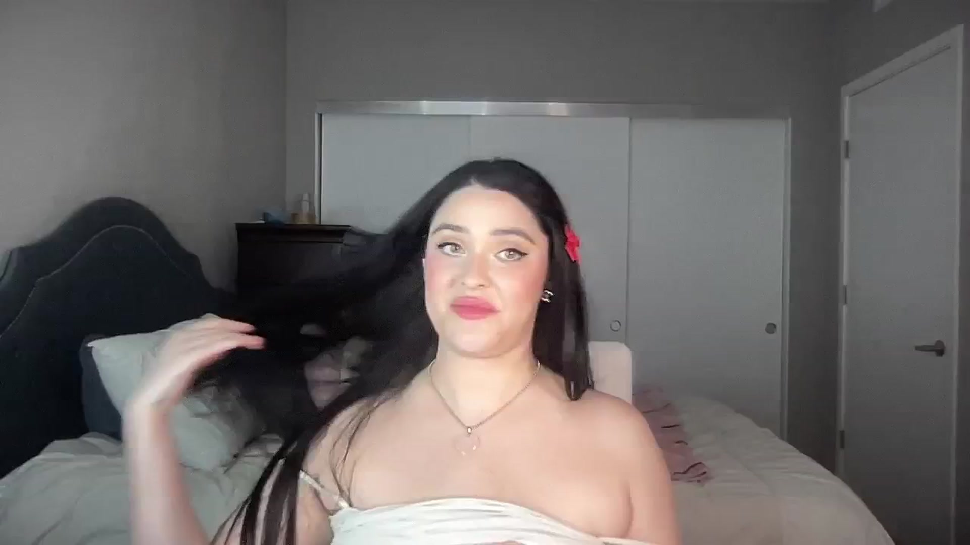 Gallery image thumbnail from Angelique_G's myfreecams stream on, 06/16/2024, 09:02 image 9 of 20