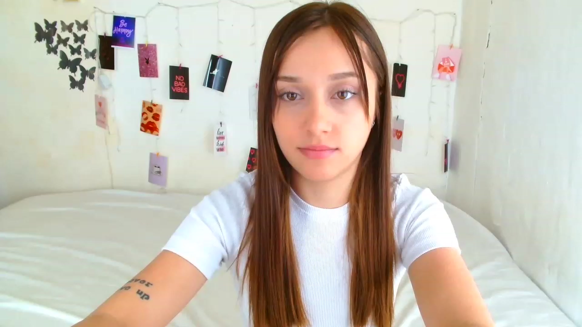 Gallery image thumbnail from AngellBabyy's myfreecams stream on, 04/16/2023, 12:14 image 2 of 20