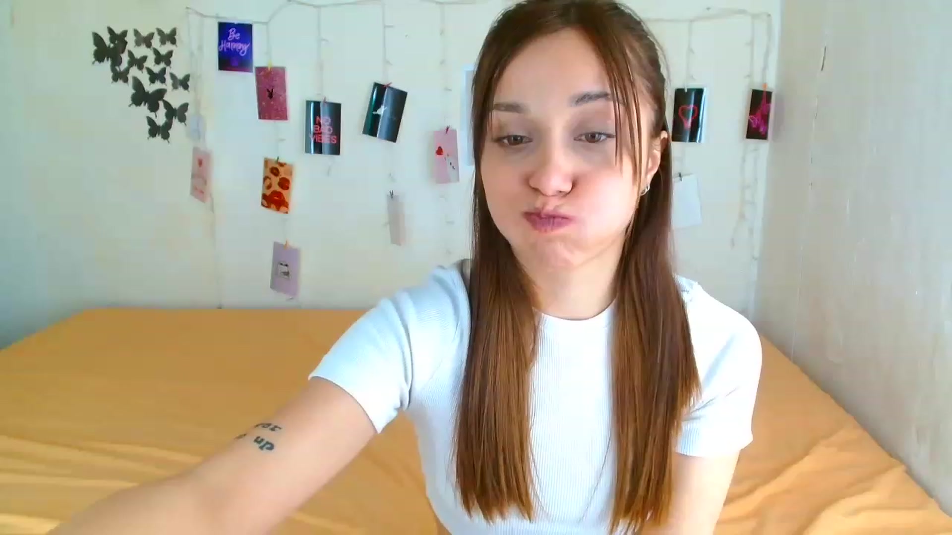 Gallery image thumbnail from AngellBabyy's myfreecams stream on, 05/01/2023, 11:27 image 17 of 20