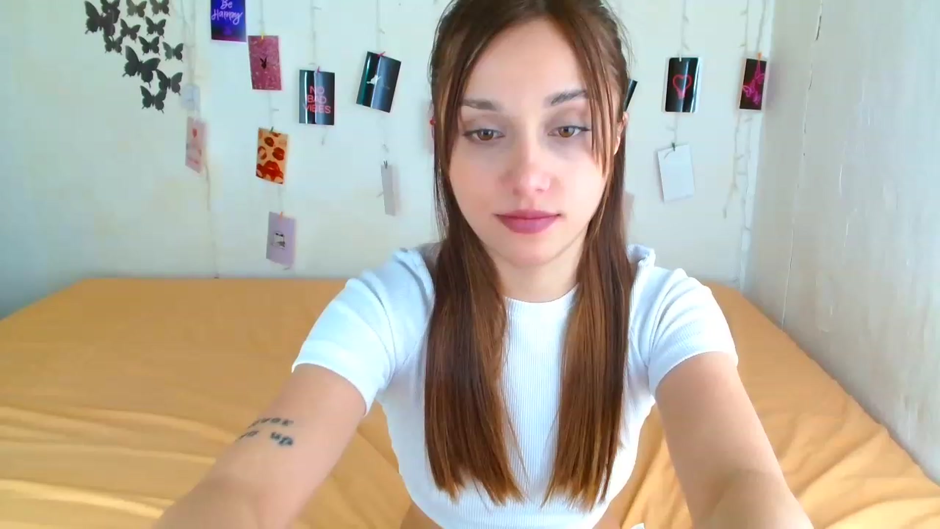 Gallery image thumbnail from AngellBabyy's myfreecams stream on, 05/01/2023, 11:27 image 10 of 20