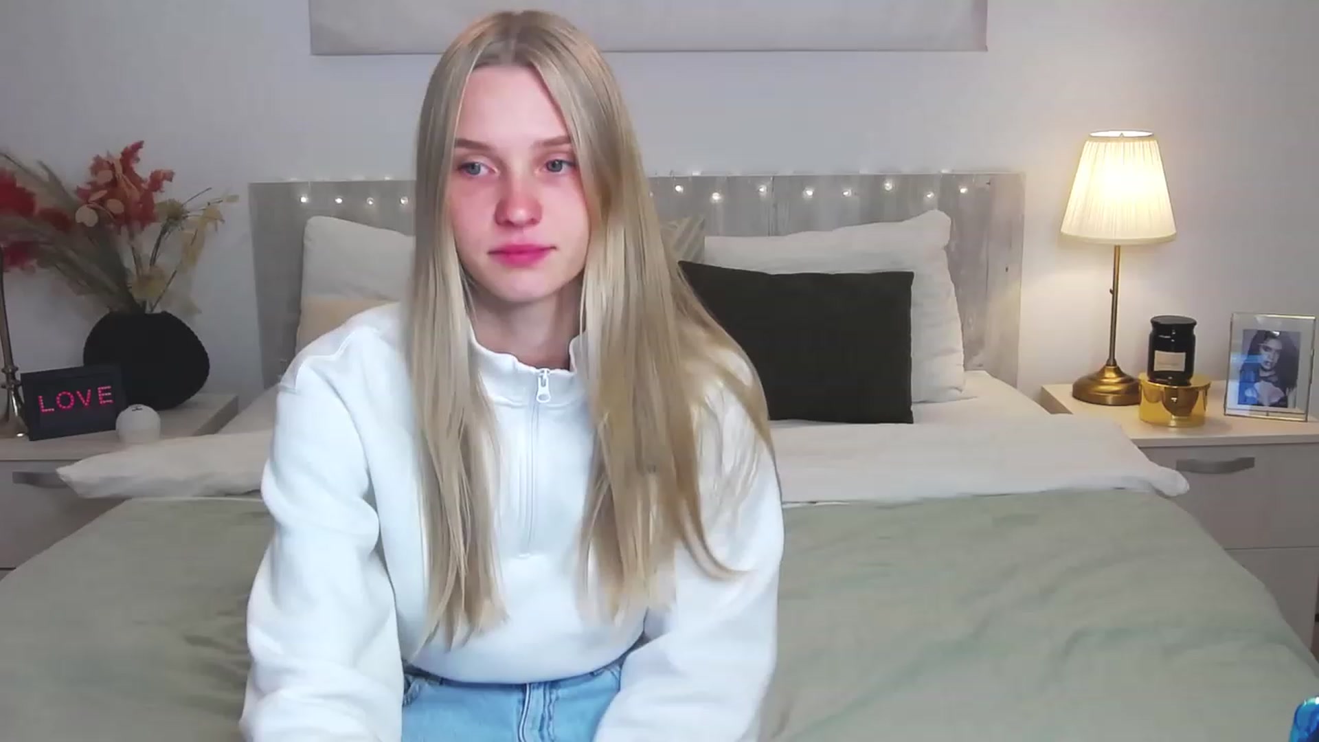 Gallery image thumbnail from Angell_XO's myfreecams stream on, 02/28/2023, 11:20 image 7 of 20
