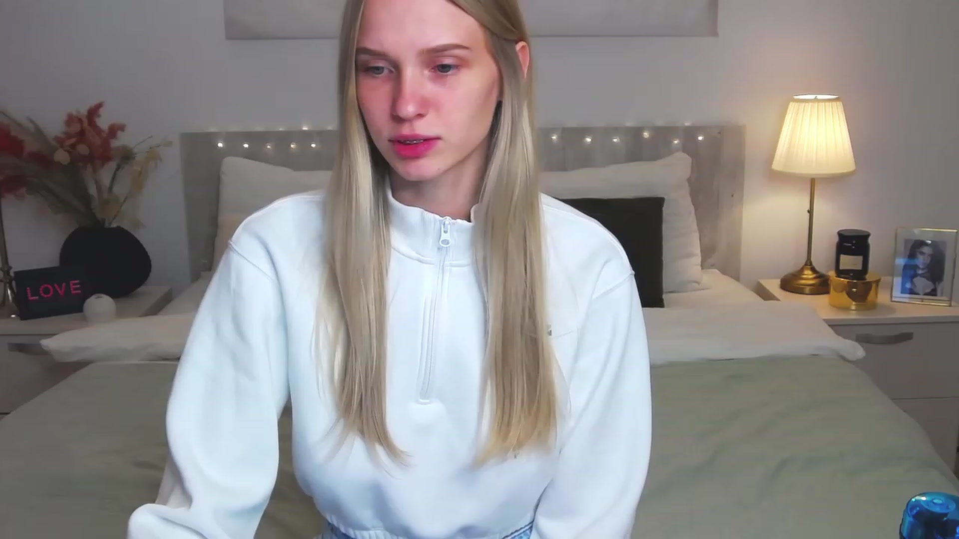 Gallery image thumbnail from Angell_XO's myfreecams stream on, 02/28/2023, 11:20 image 11 of 20