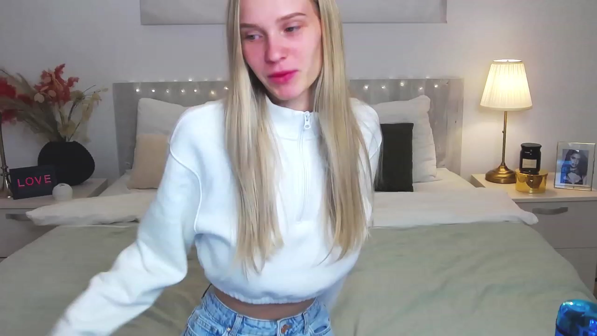 Gallery image thumbnail from Angell_XO's myfreecams stream on, 02/28/2023, 11:20 image 8 of 20