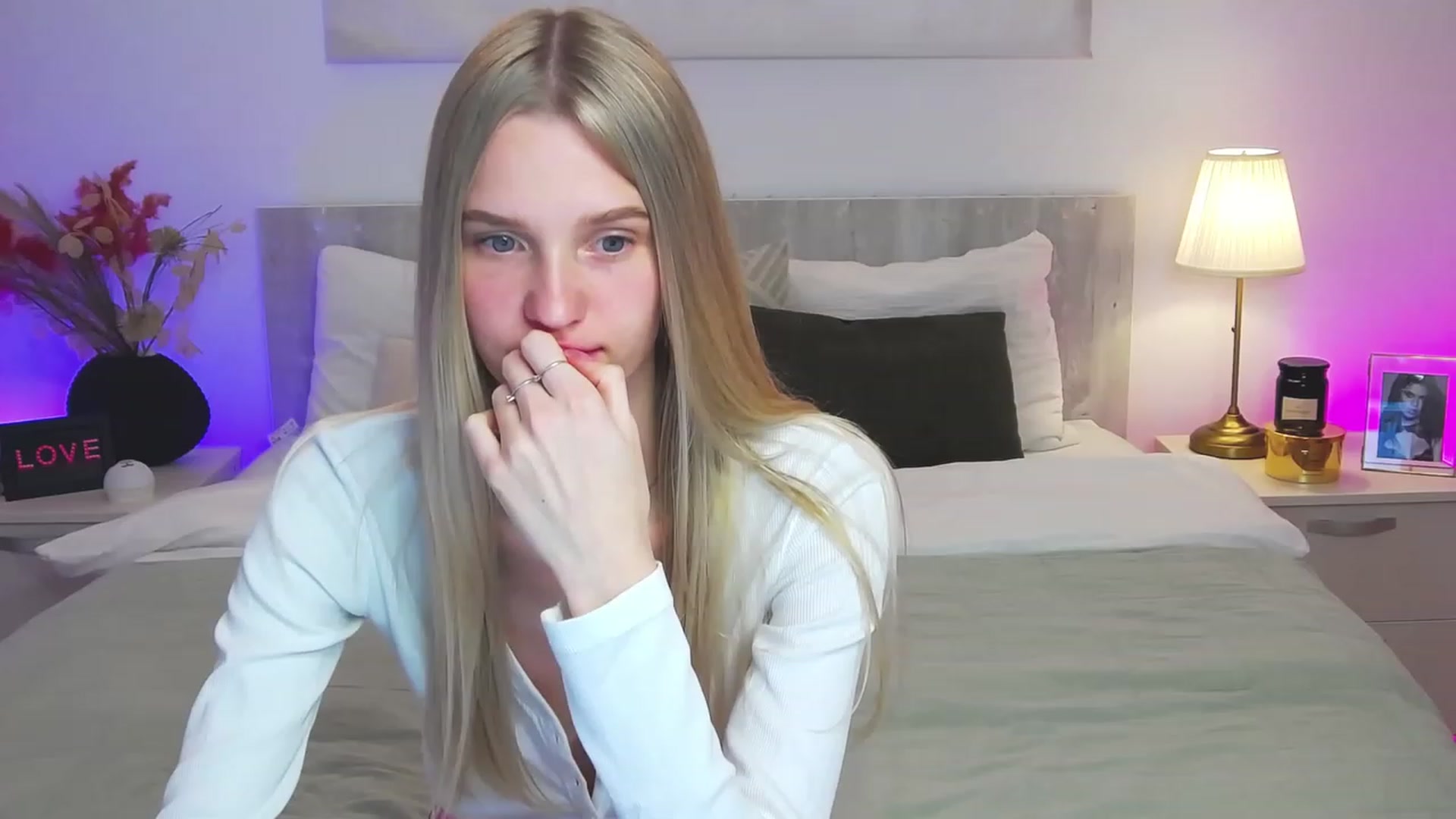 Gallery image thumbnail from Angell_XO's myfreecams stream on, 03/01/2023, 13:11 image 3 of 20