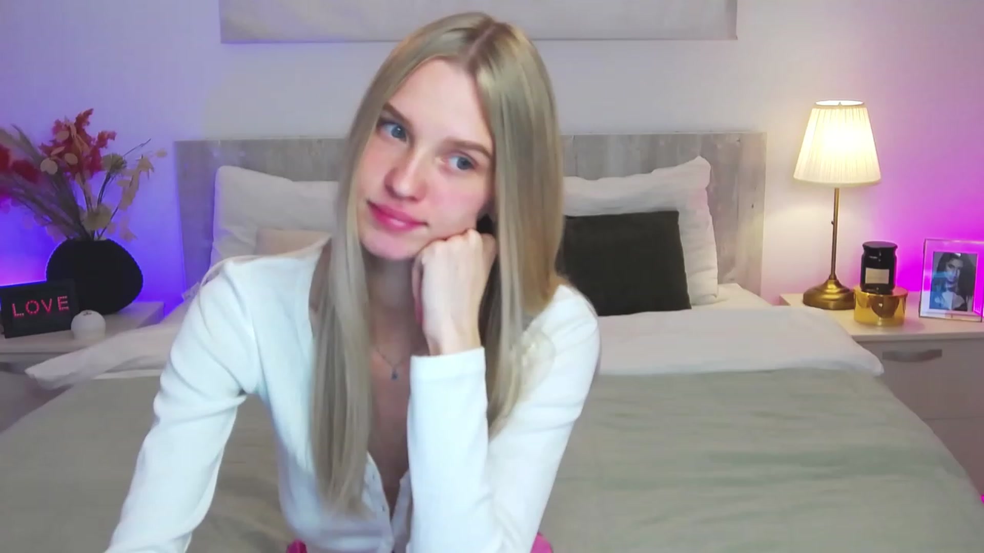 Gallery image thumbnail from Angell_XO's myfreecams stream on, 03/01/2023, 13:11 image 2 of 20
