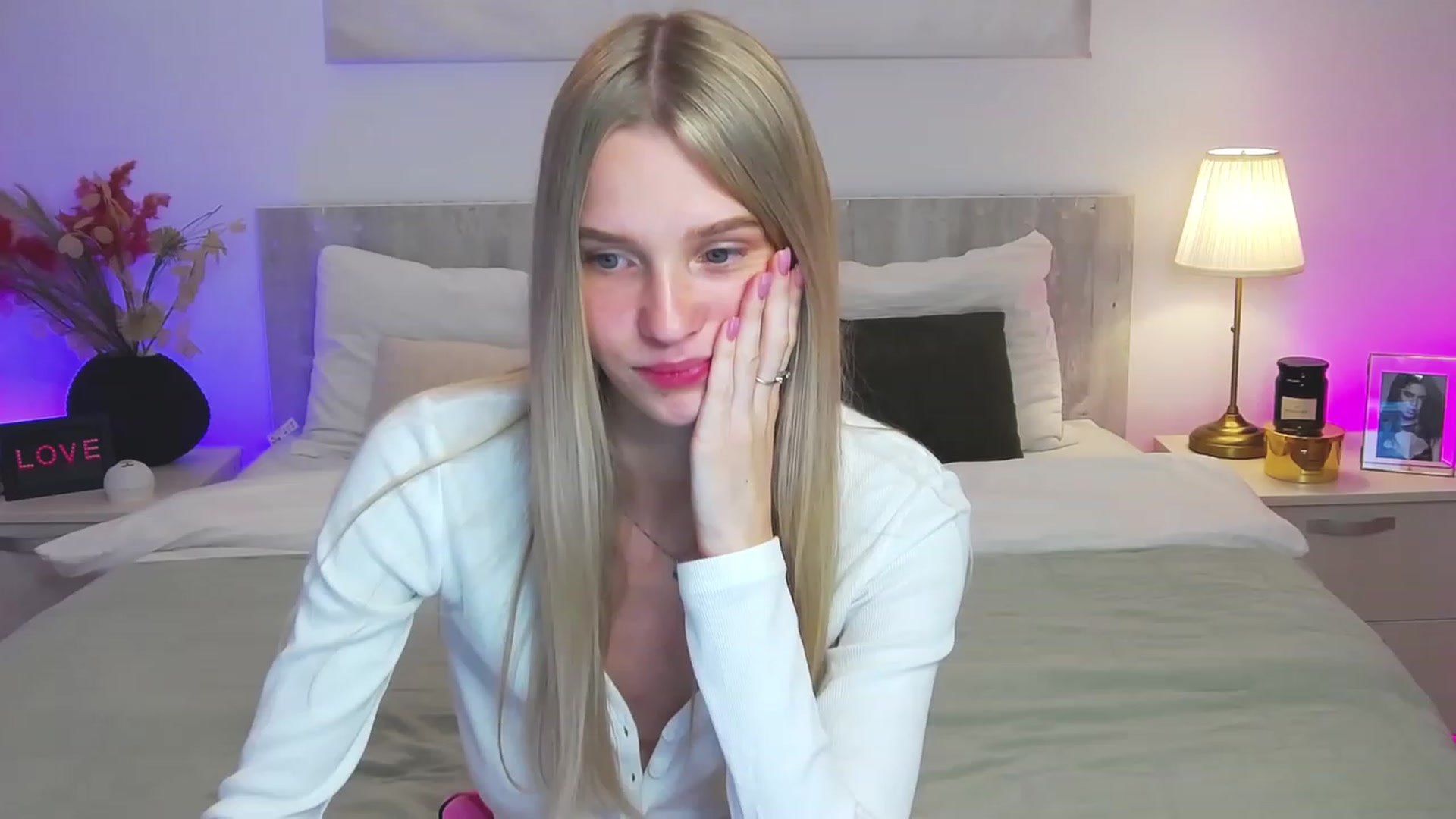 Gallery image thumbnail from Angell_XO's myfreecams stream on, 03/01/2023, 13:11 image 12 of 20