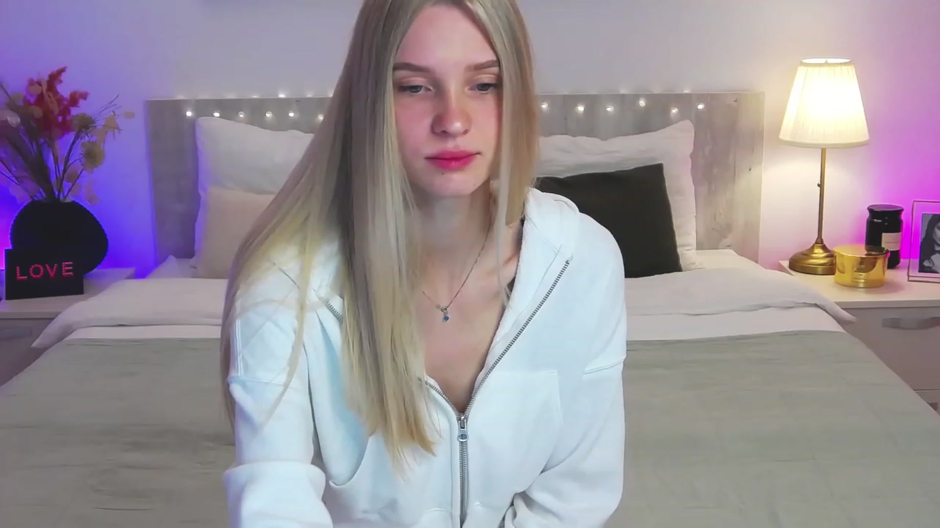 Gallery image thumbnail from Angell_XO's myfreecams stream on, 03/03/2023, 08:24 image 10 of 20