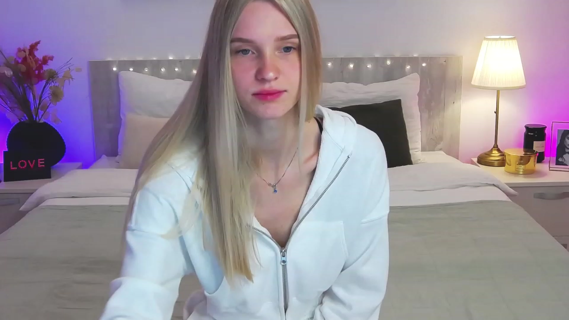 Gallery image thumbnail from Angell_XO's myfreecams stream on, 03/03/2023, 08:24 image 6 of 20