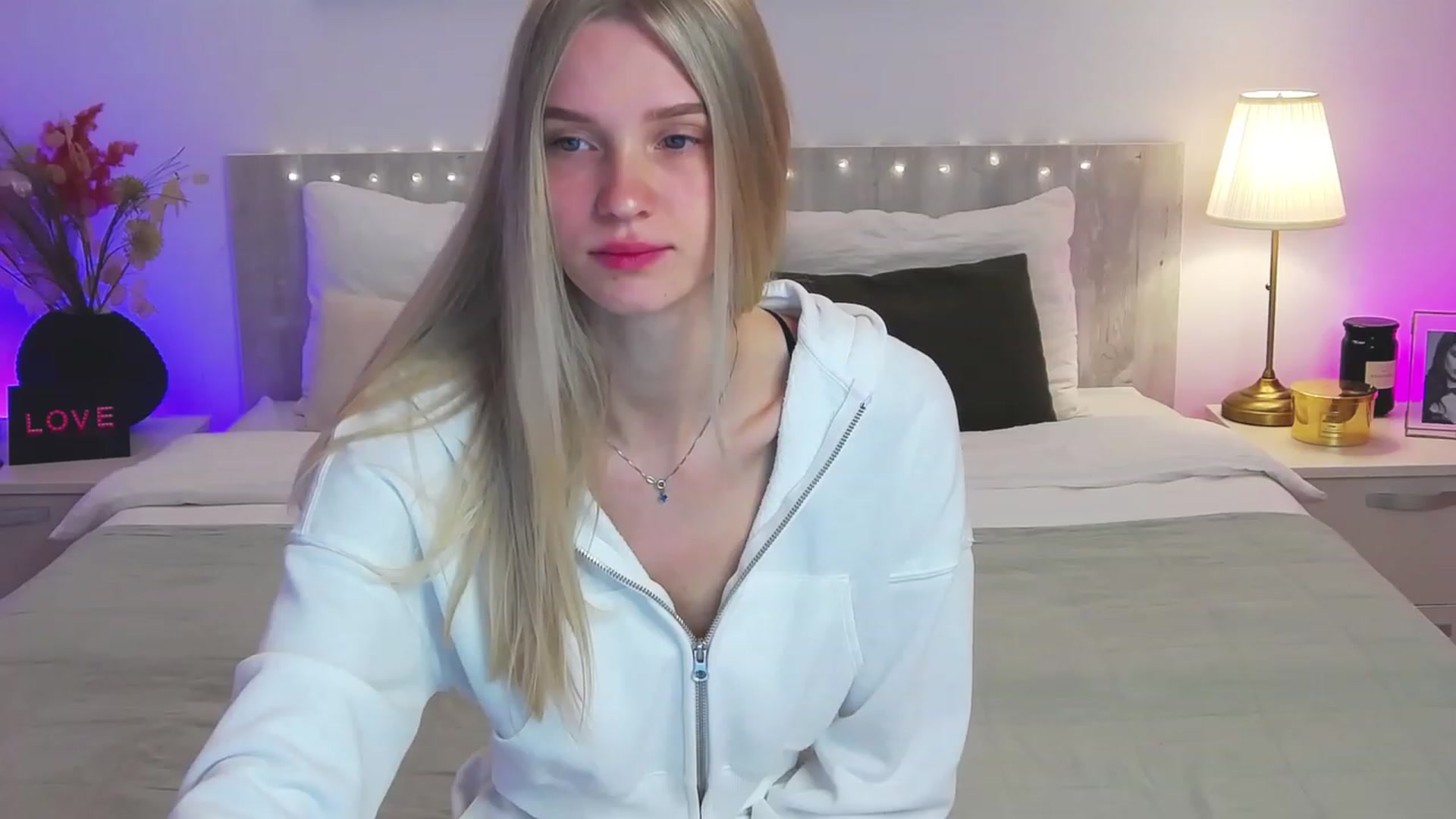 Gallery image thumbnail from Angell_XO's myfreecams stream on, 03/03/2023, 08:24 image 2 of 20