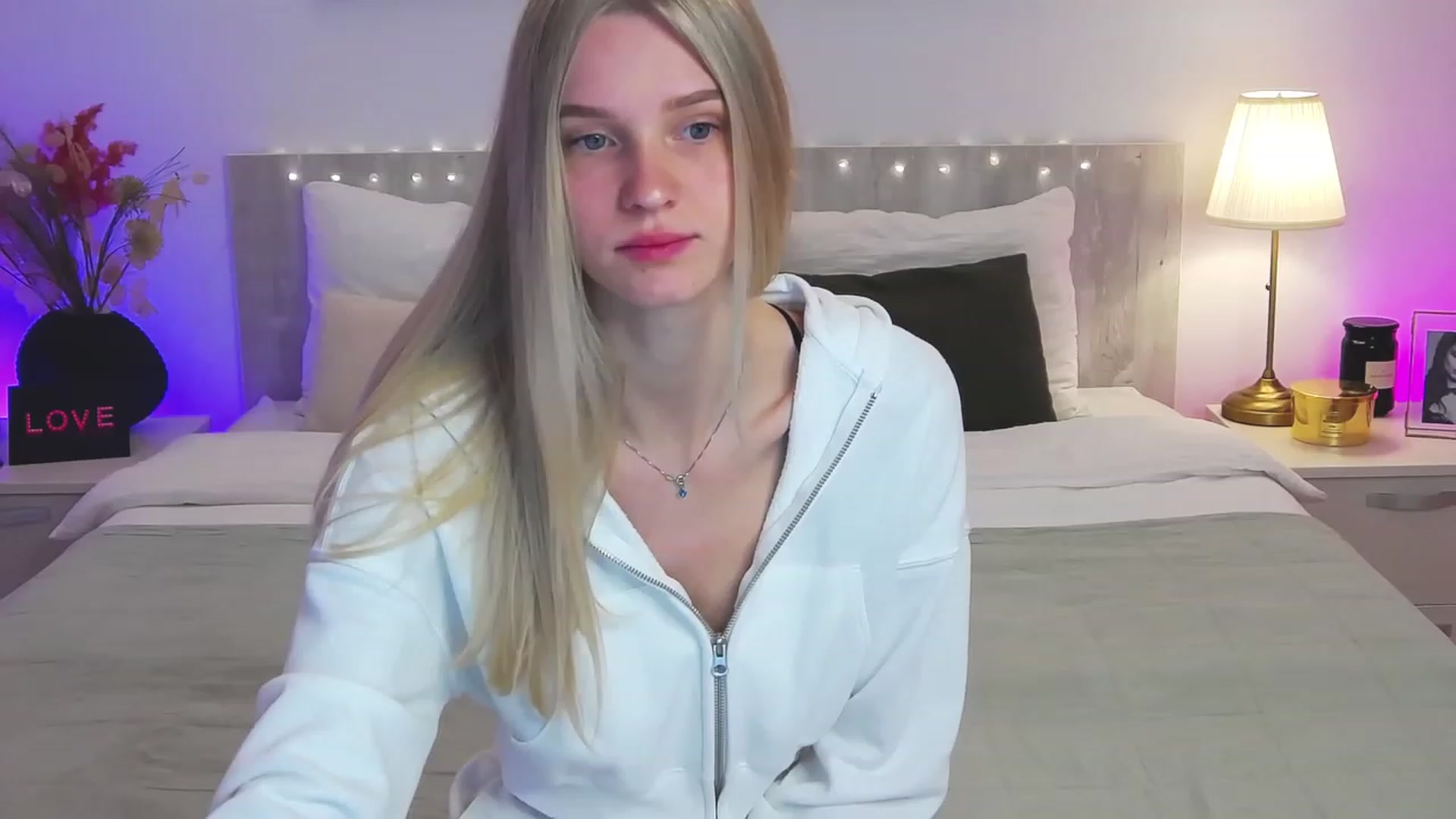 Gallery image thumbnail from Angell_XO's myfreecams stream on, 03/03/2023, 08:24 image 1 of 20