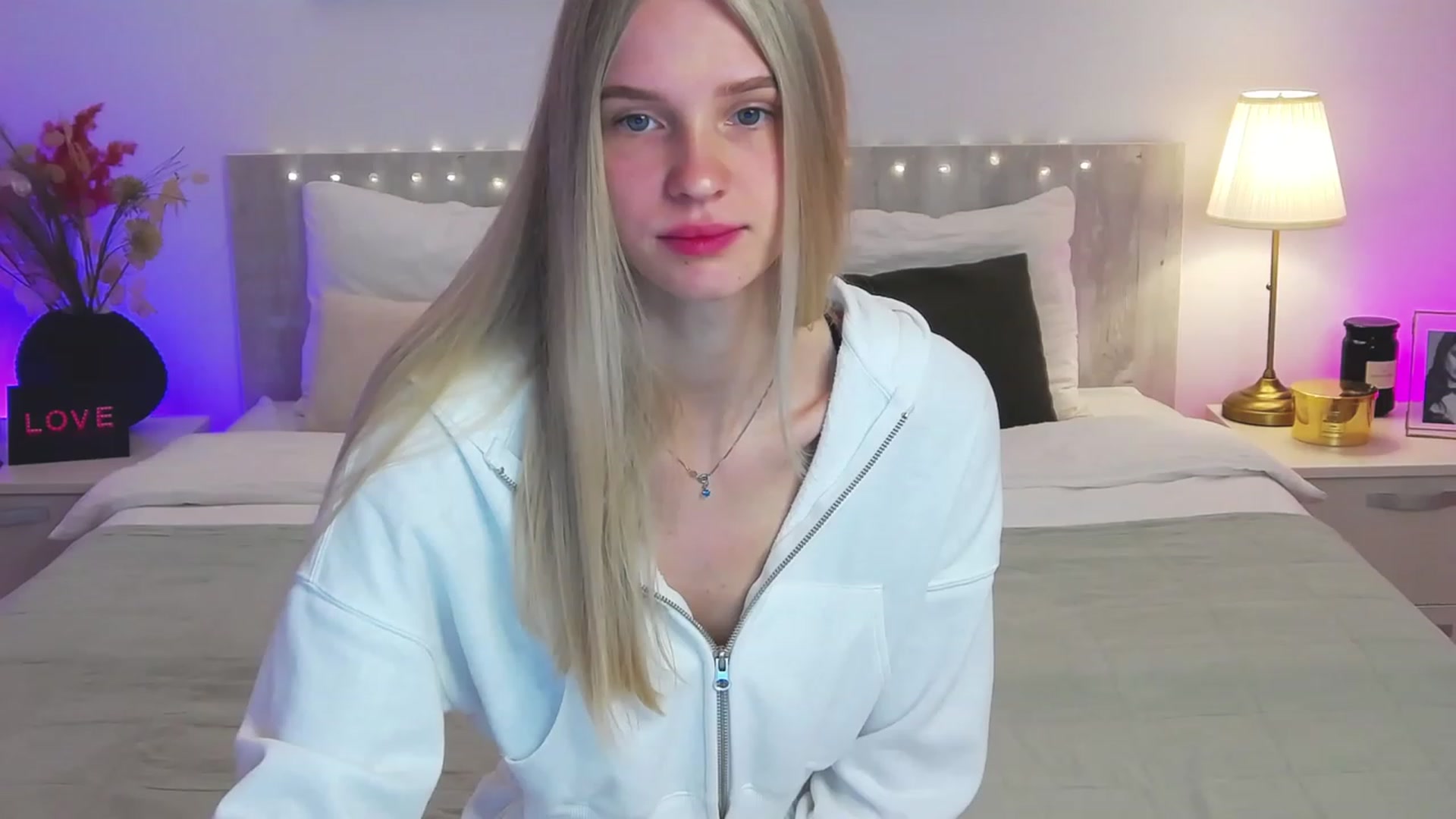 Gallery image thumbnail from Angell_XO's myfreecams stream on, 03/03/2023, 08:24 image 8 of 20