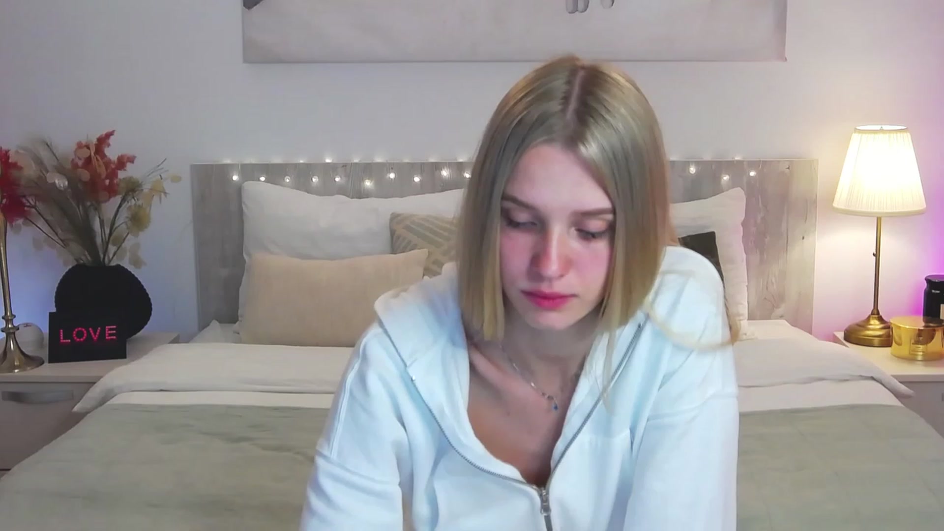 Gallery image thumbnail from Angell_XO's myfreecams stream on, 03/03/2023, 11:44 image 13 of 20