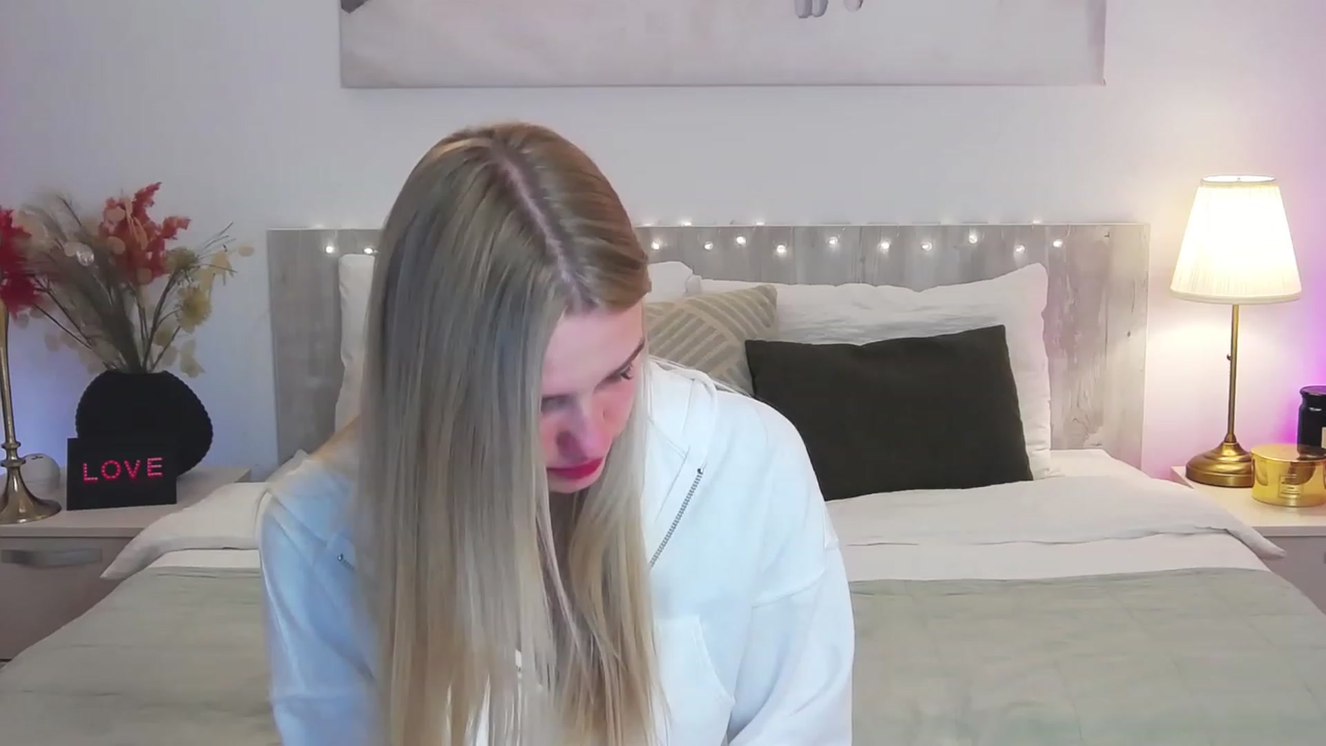 Gallery image thumbnail from Angell_XO's myfreecams stream on, 03/03/2023, 11:44 image 1 of 20
