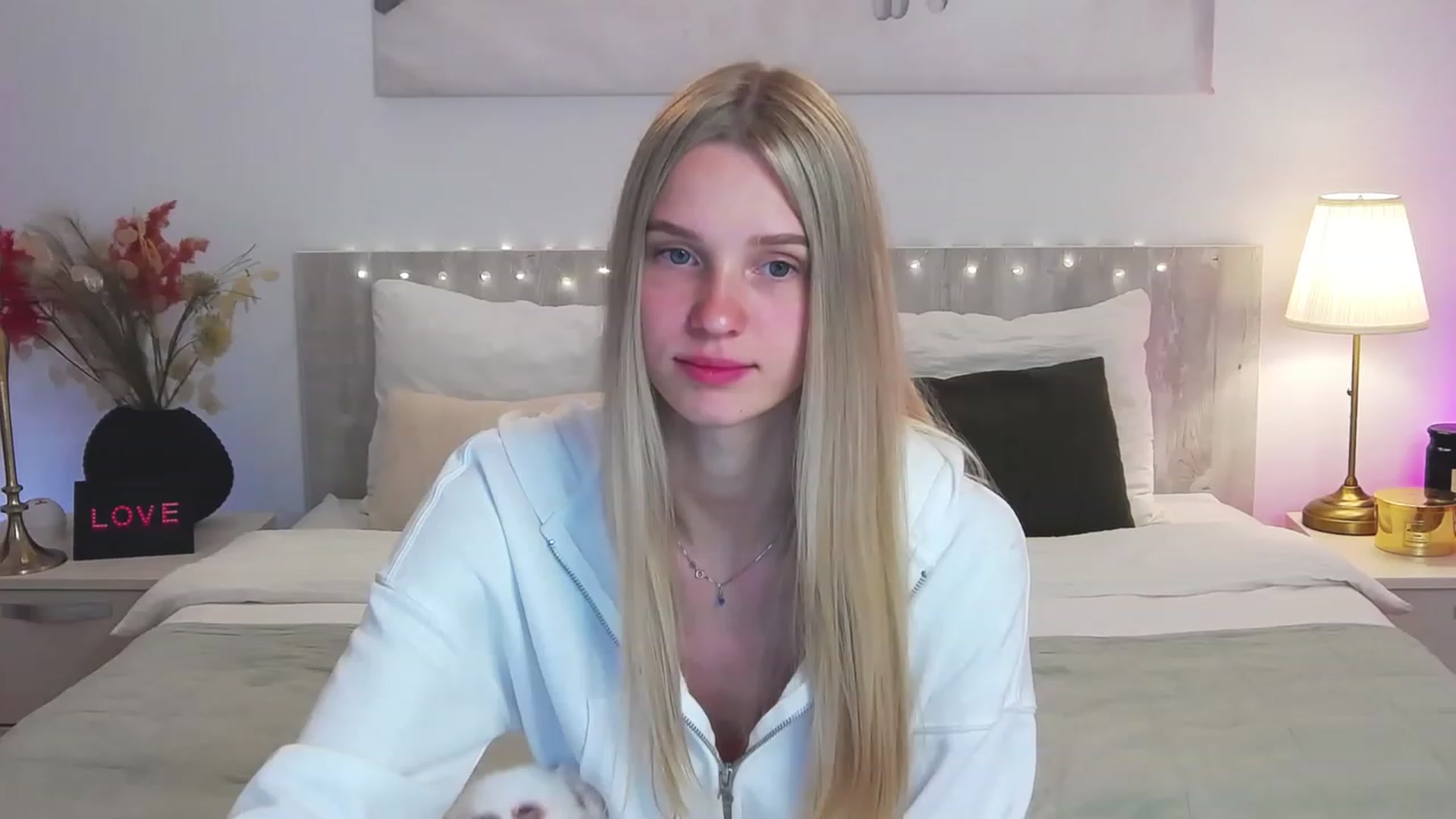 Gallery image thumbnail from Angell_XO's myfreecams stream on, 03/03/2023, 11:44 image 10 of 20
