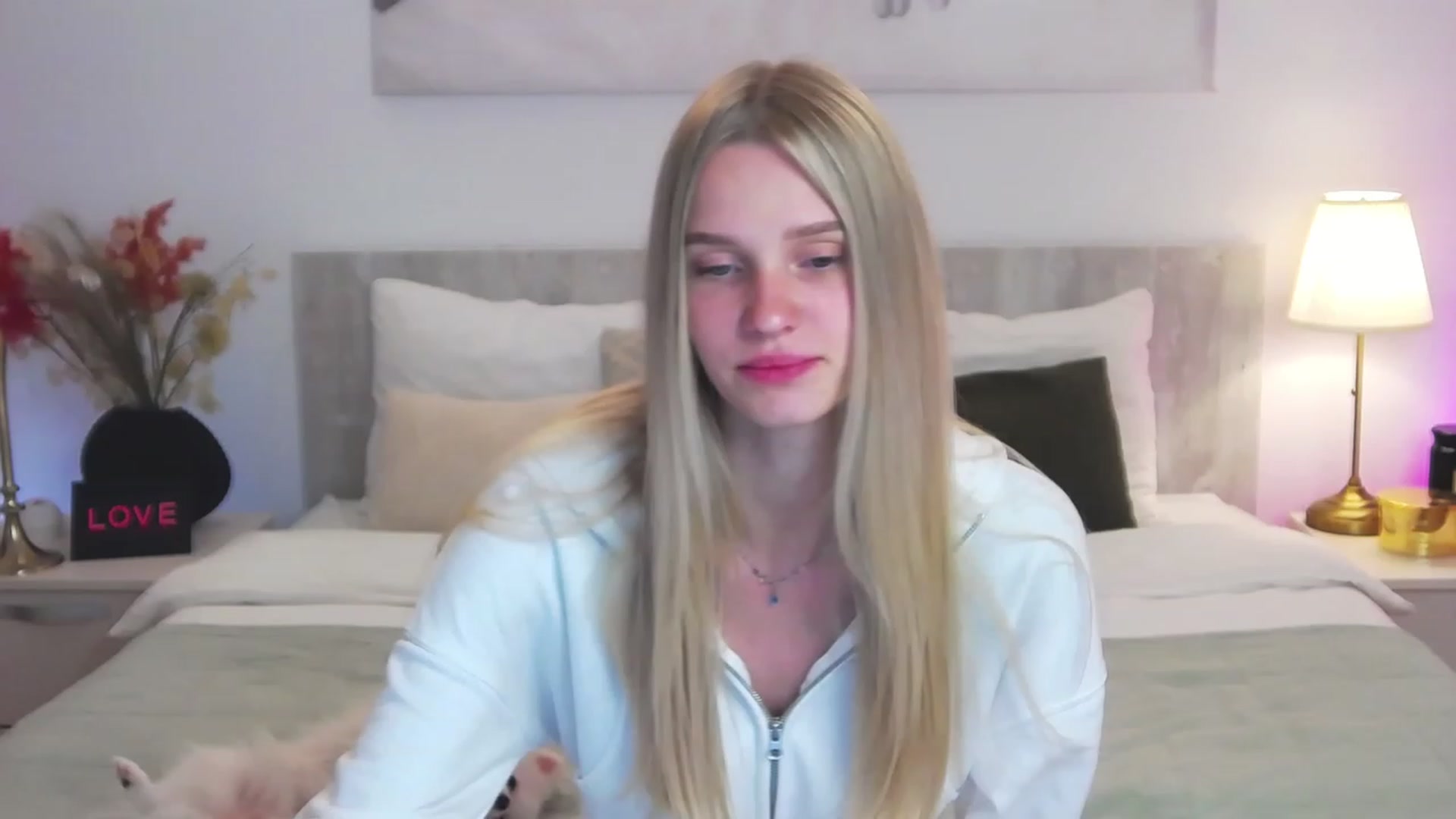 Gallery image thumbnail from Angell_XO's myfreecams stream on, 03/03/2023, 12:02 image 5 of 20