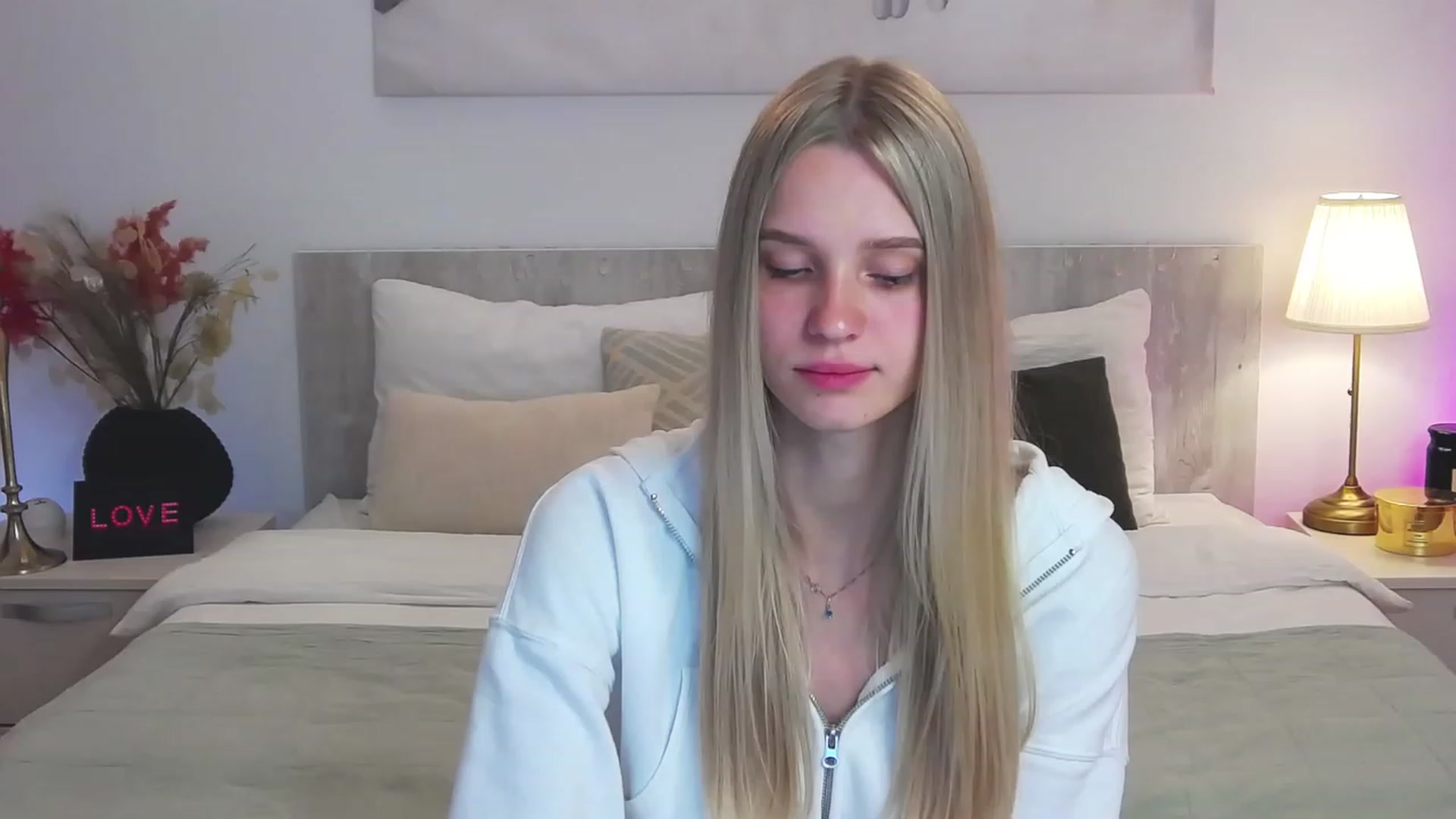 Gallery image thumbnail from Angell_XO's myfreecams stream on, 03/03/2023, 12:54 image 10 of 20