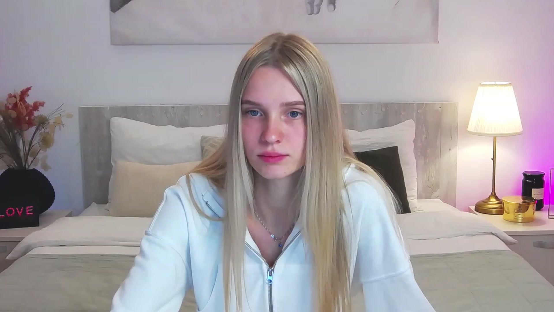 Gallery image thumbnail from Angell_XO's myfreecams stream on, 03/03/2023, 13:46 image 1 of 20