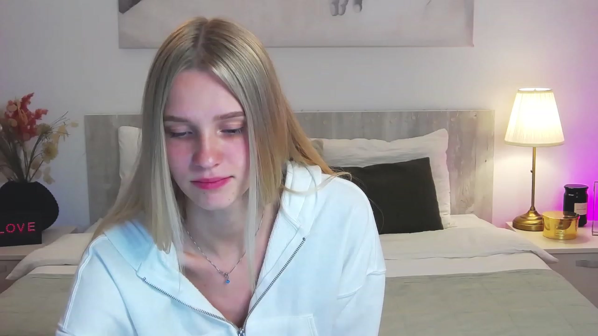 Gallery image thumbnail from Angell_XO's myfreecams stream on, 03/03/2023, 13:46 image 14 of 20