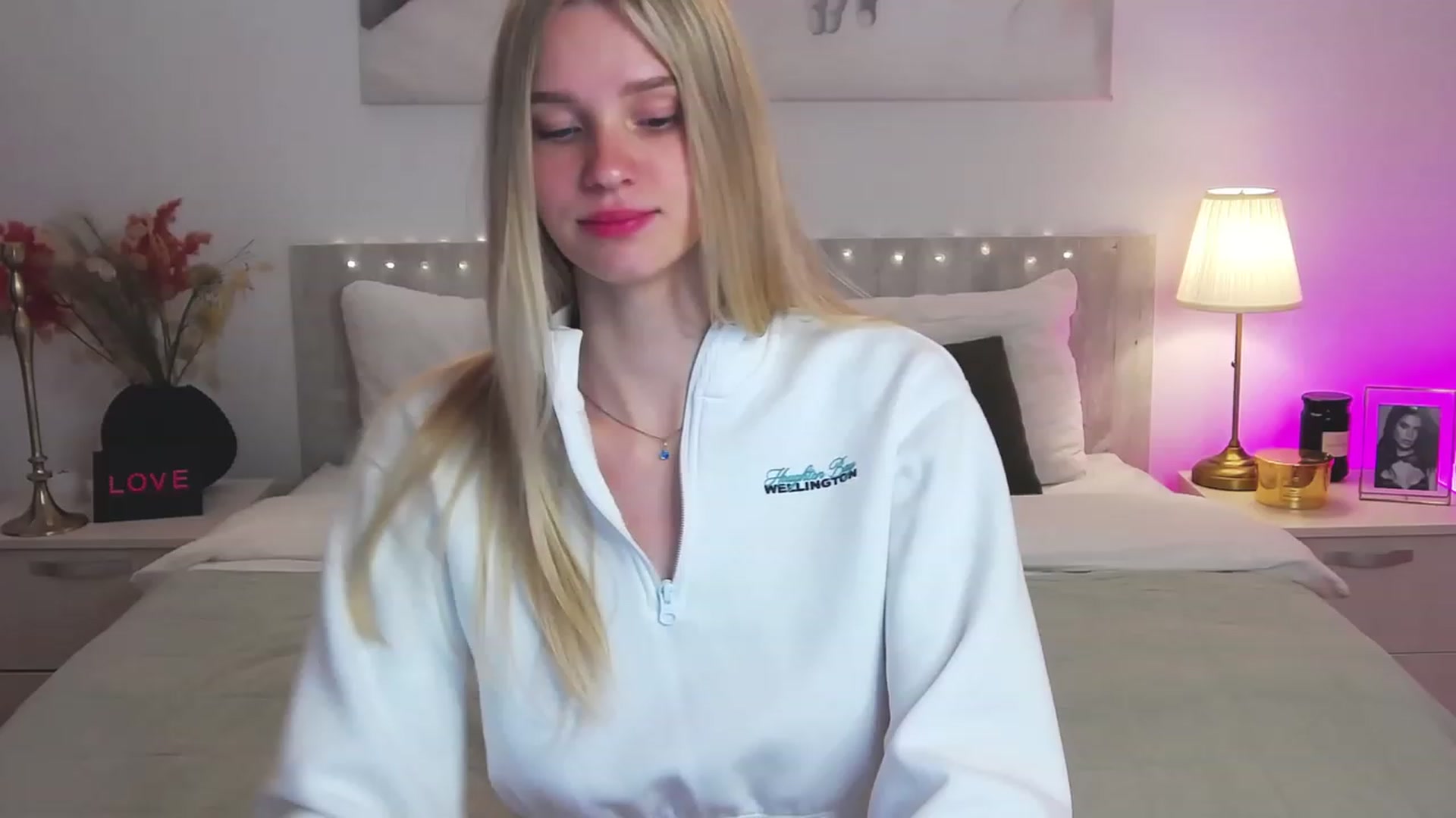 Gallery image thumbnail from Angell_XO's myfreecams stream on, 03/05/2023, 09:01 image 8 of 20