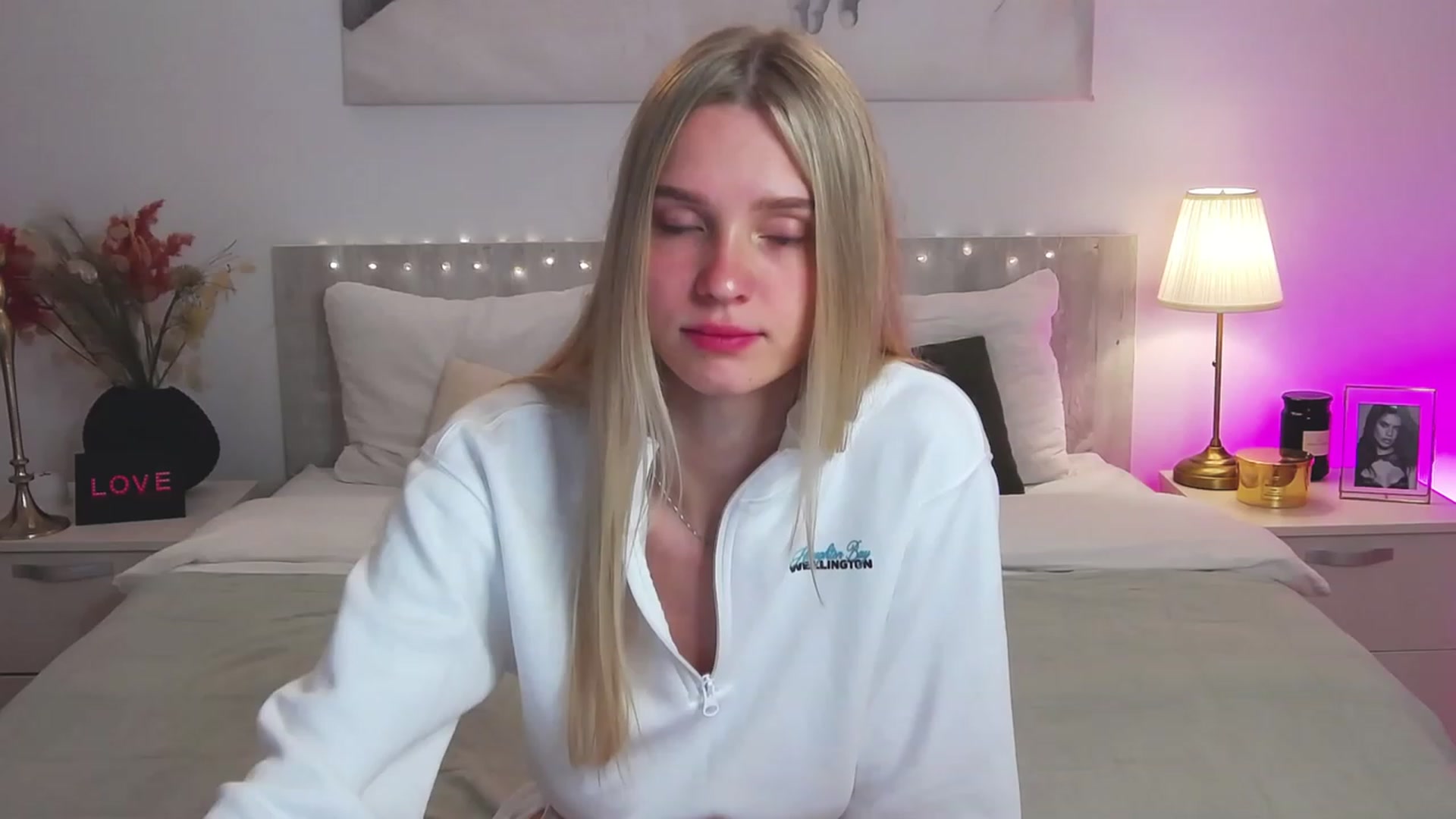 Gallery image thumbnail from Angell_XO's myfreecams stream on, 03/05/2023, 09:01 image 15 of 20